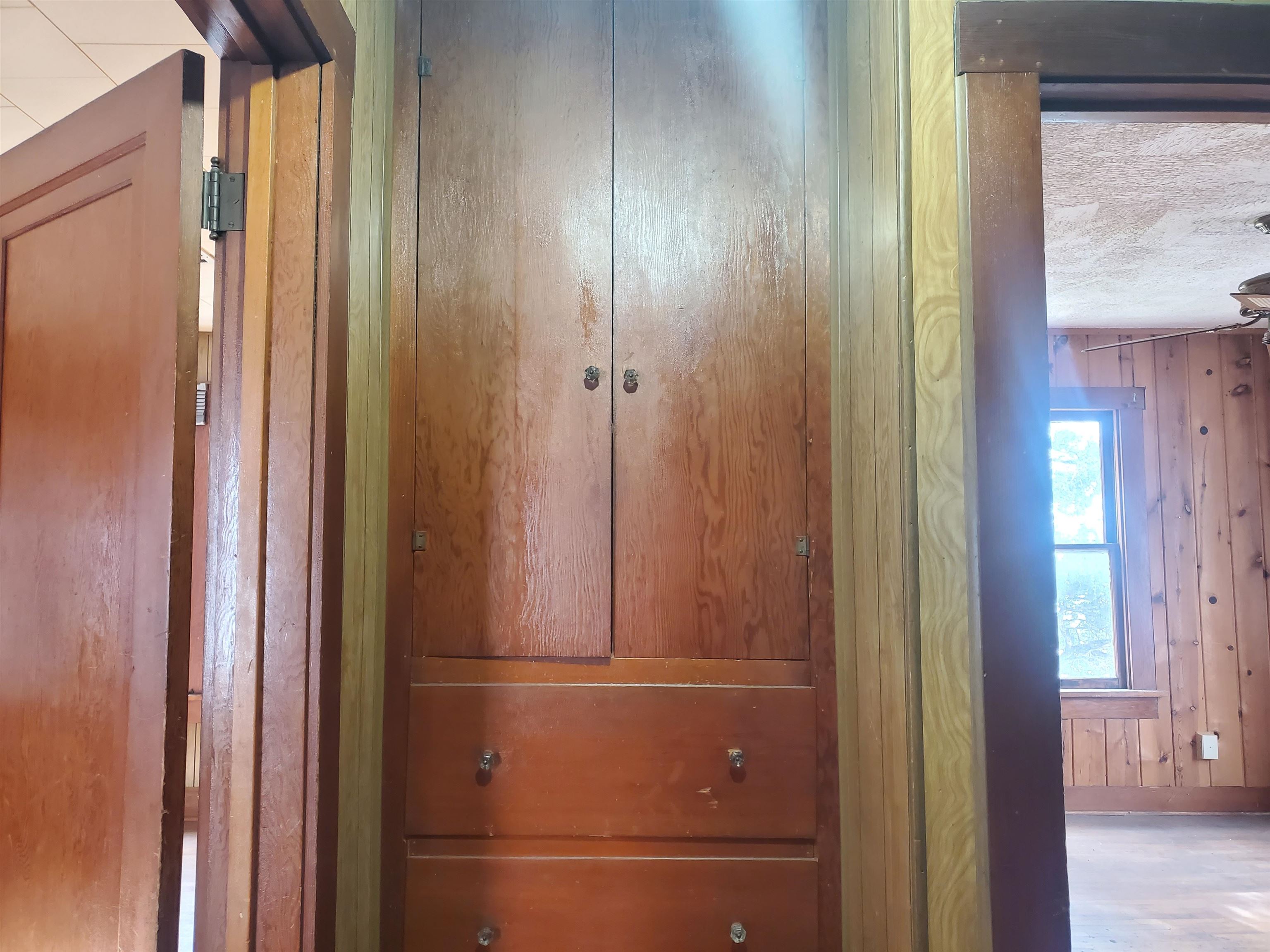 427 S 2nd Property Photo 16