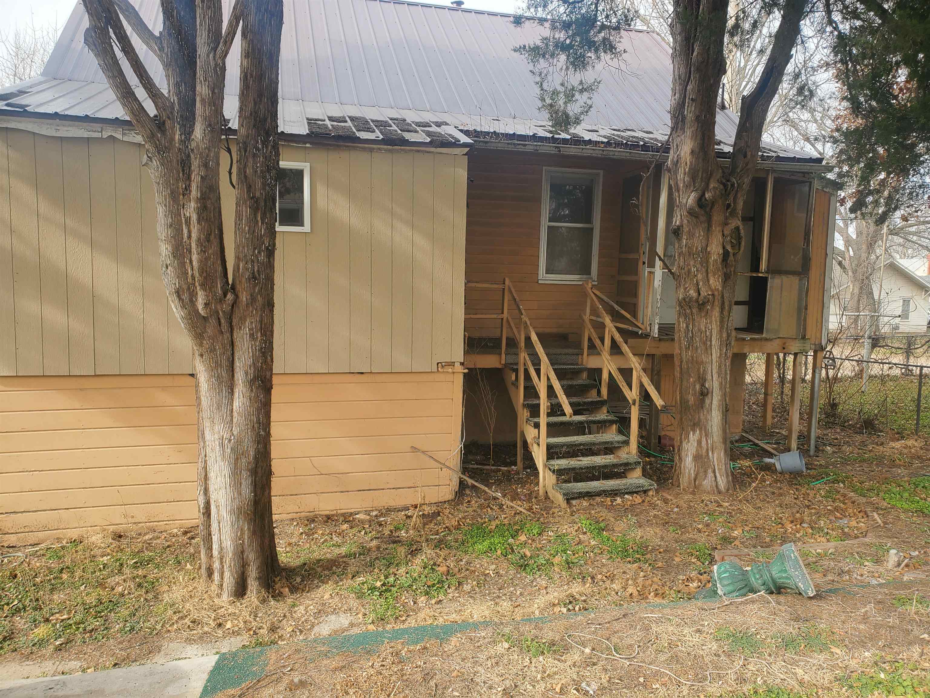 427 S 2nd Property Photo 30