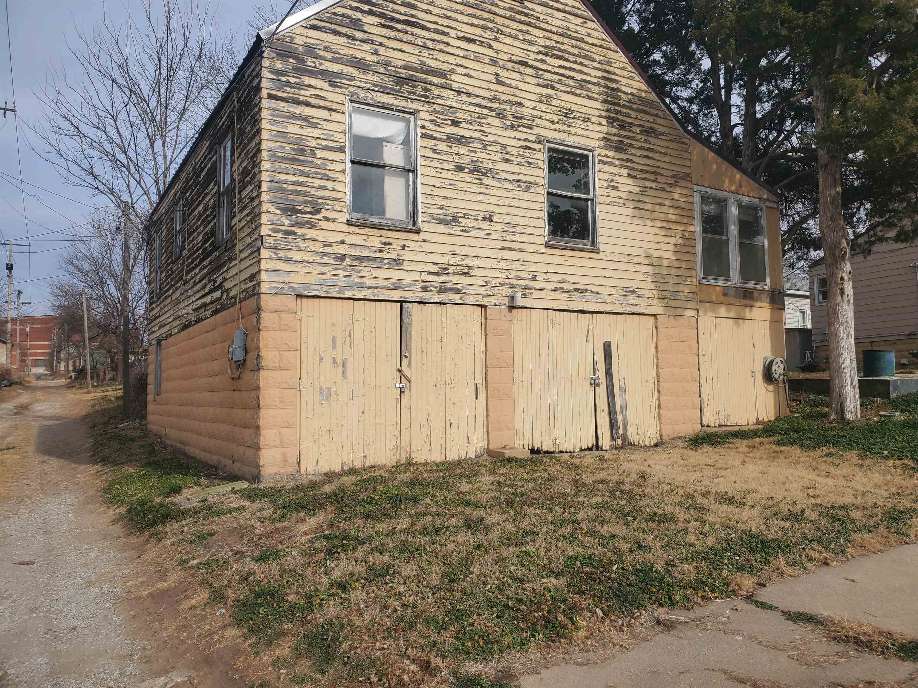 427 S 2nd Property Photo 33
