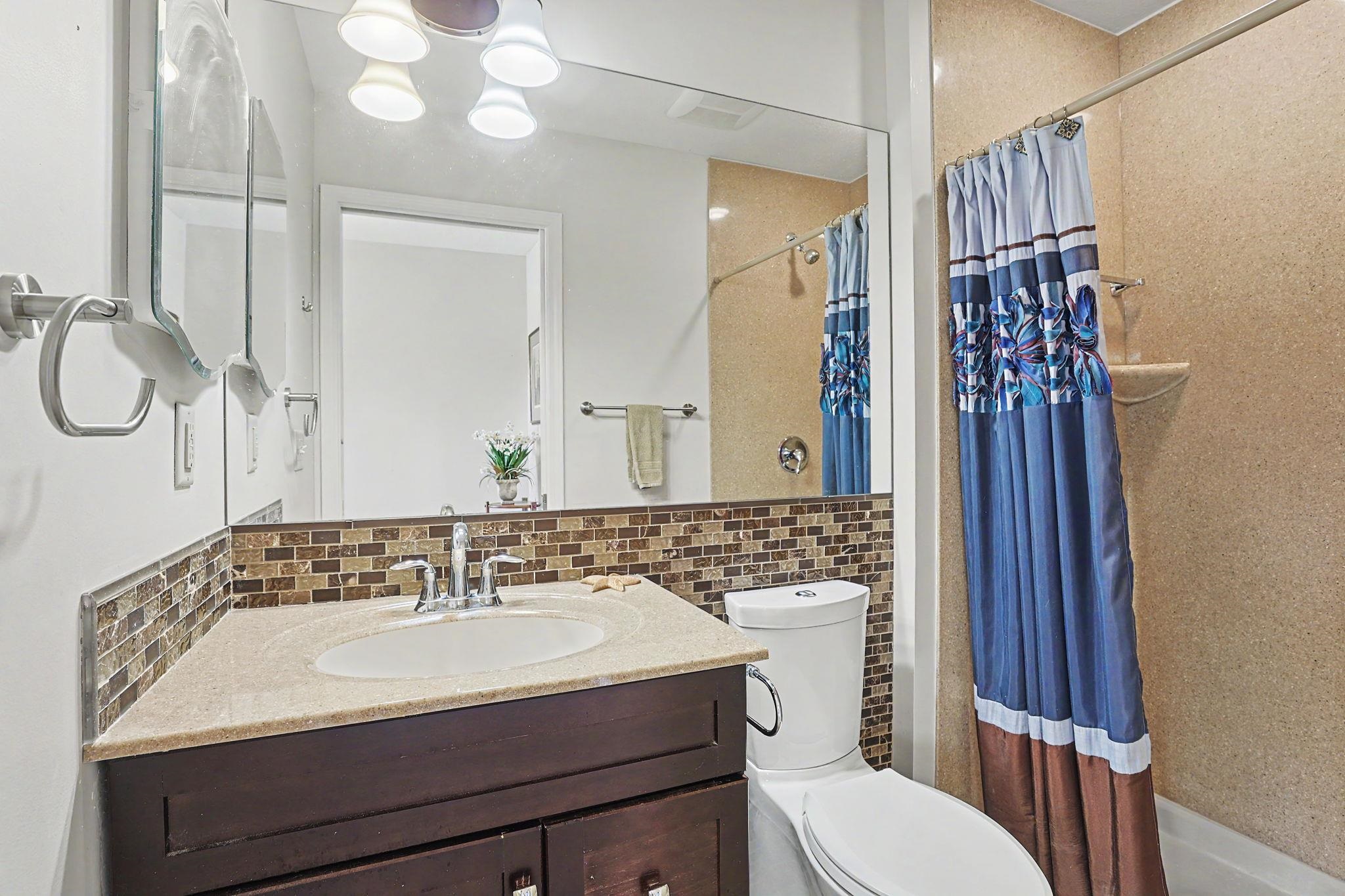 641 N Woodlawn Blvd 64 Property Photo 13