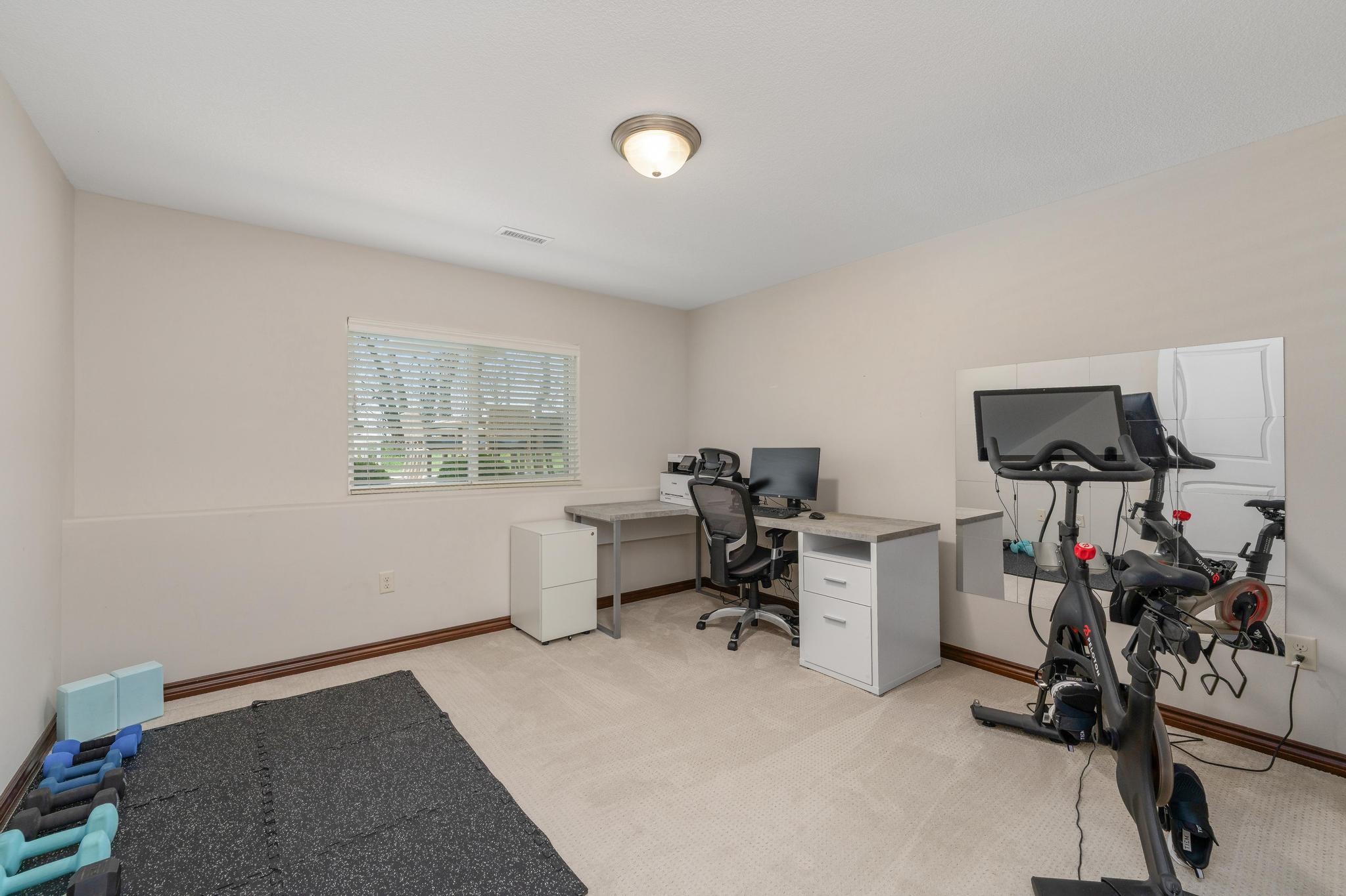 1513 N Shadow Rock Dr Property Photo 27