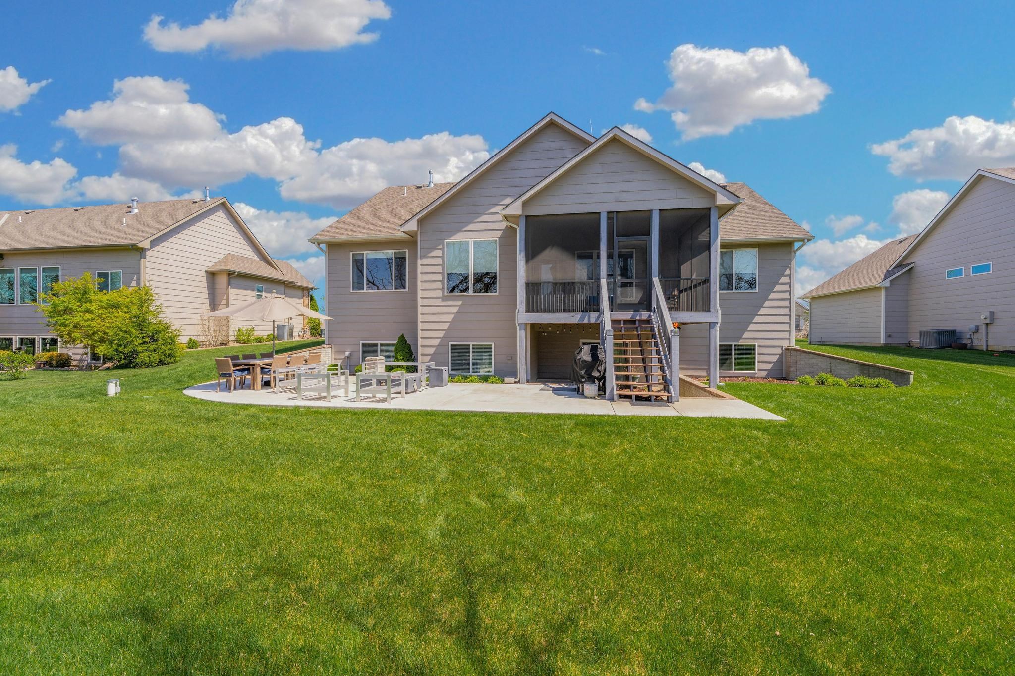 1513 N Shadow Rock Dr Property Photo 32