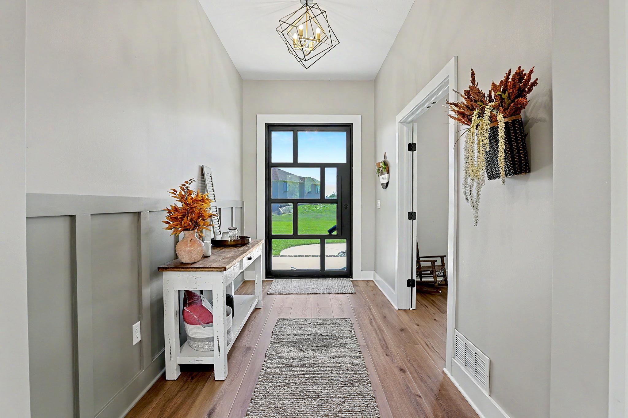 104 N Estes St Property Photo 4