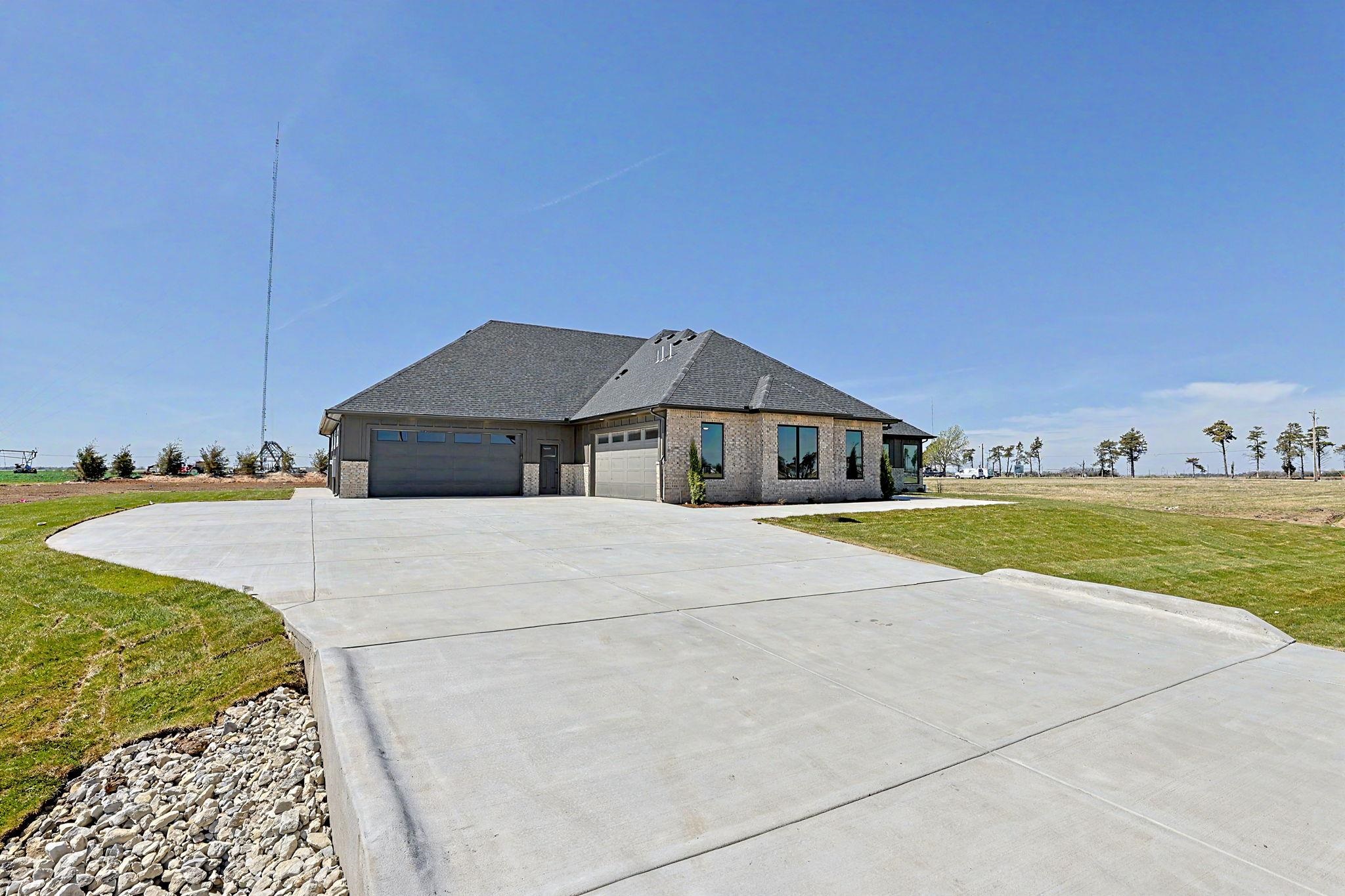 5275 N Eagle Crest St Property Photo 1