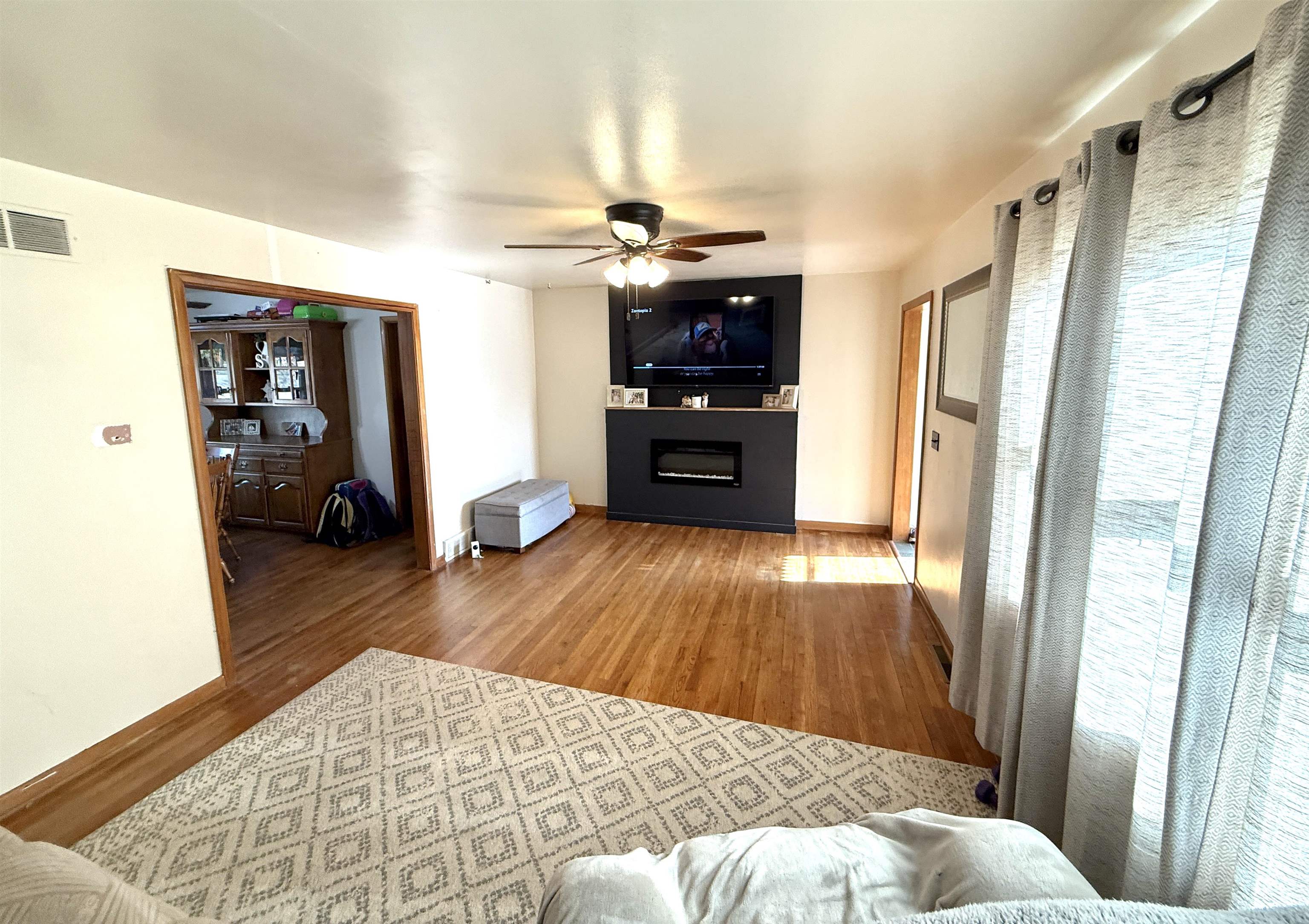 906 N Cedar St Property Photo 7