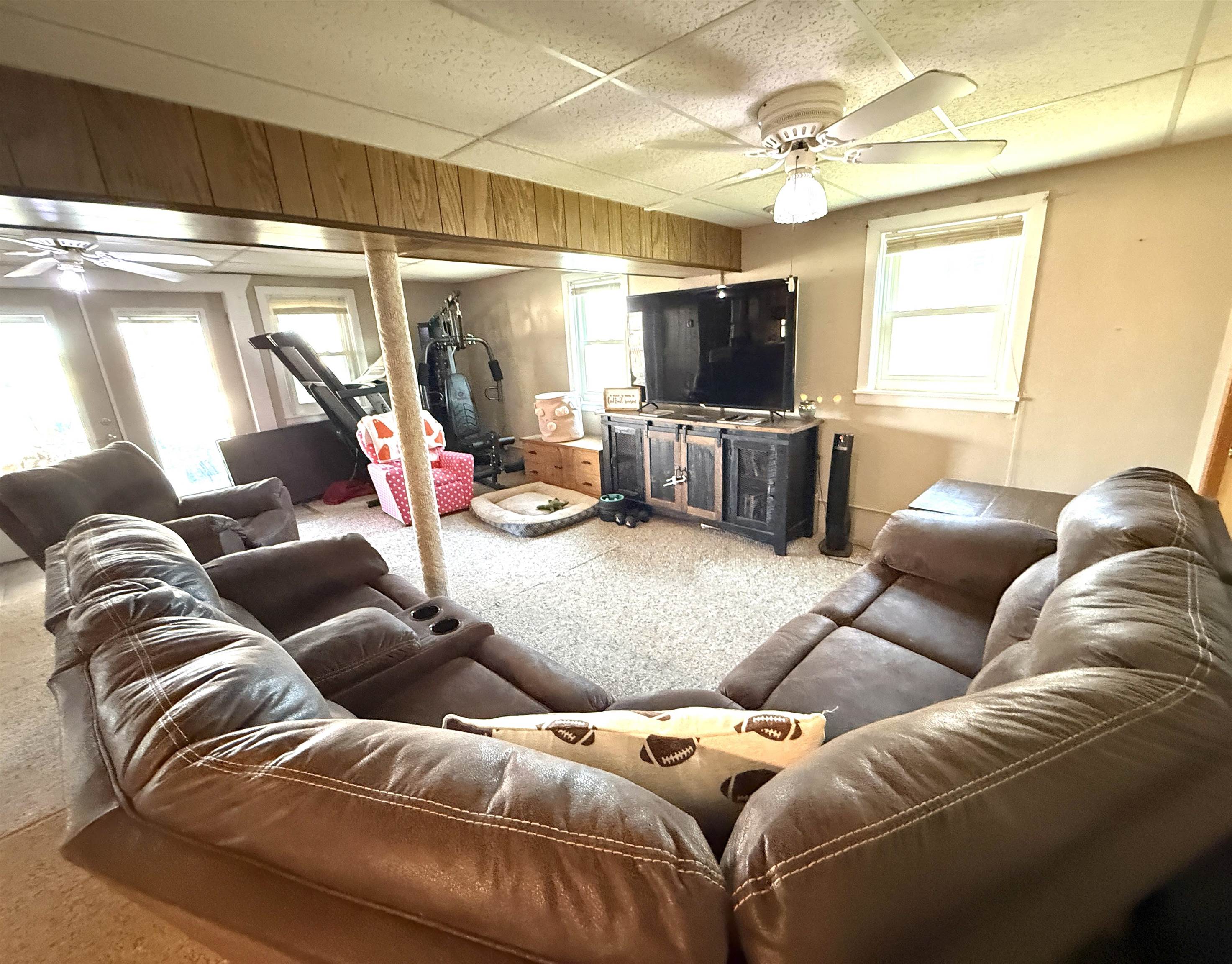 906 N Cedar St Property Photo 26