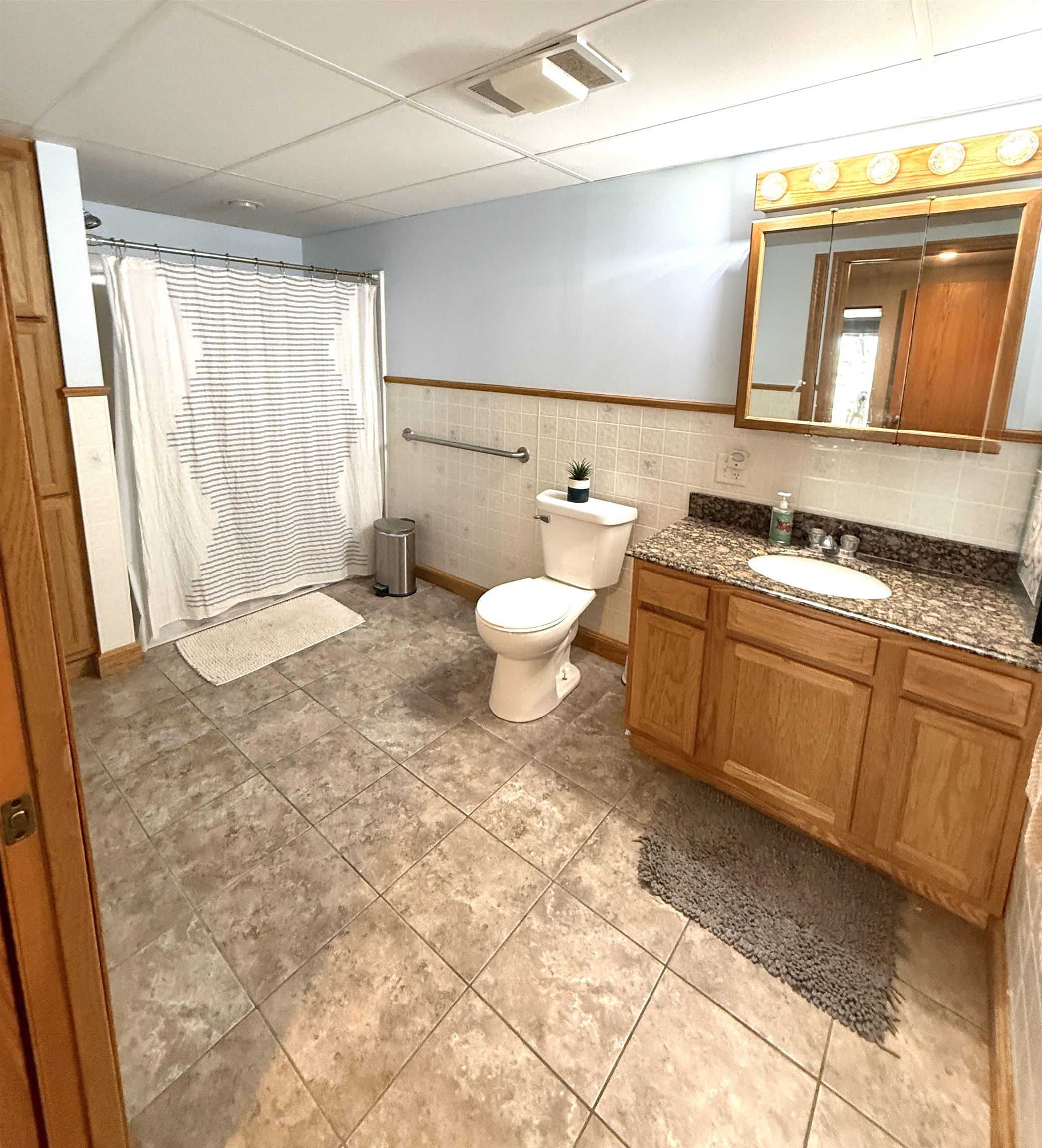 906 N Cedar St Property Photo 29