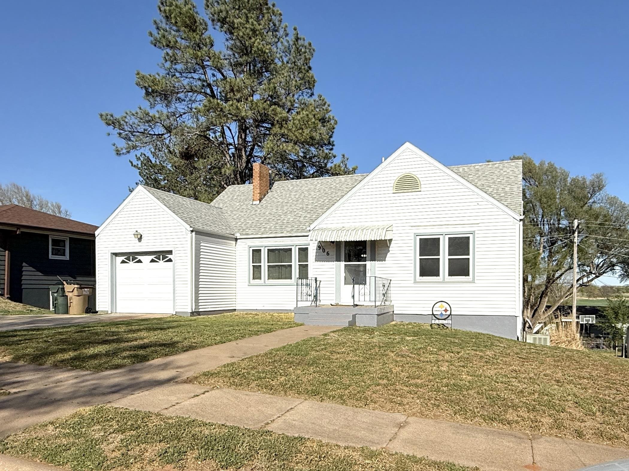 906 N Cedar St Property Photo 35