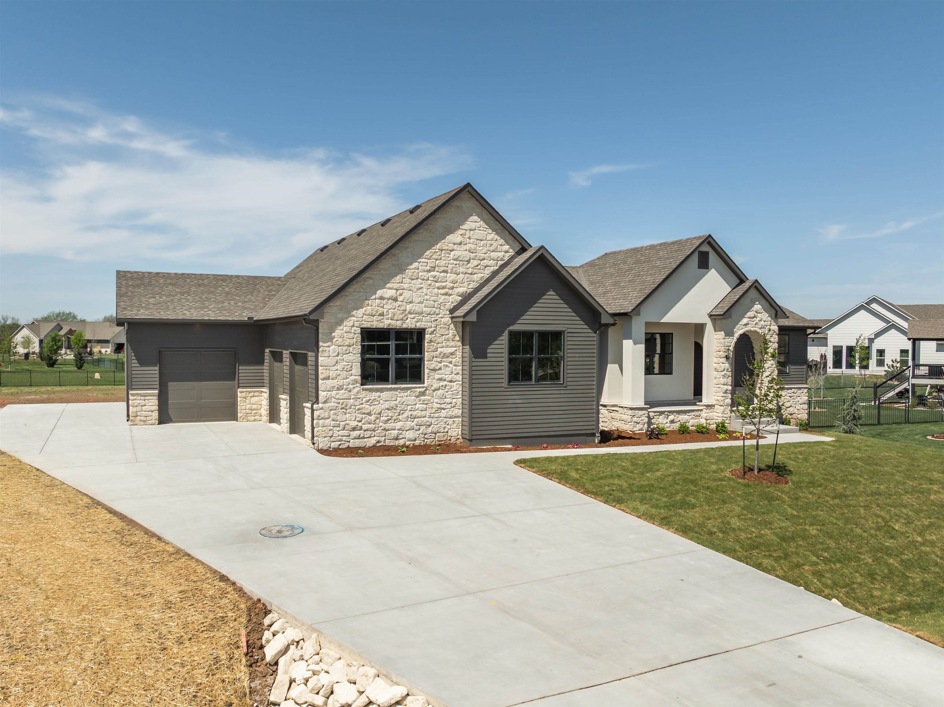 2013 N Clearstone St Property Photo 1