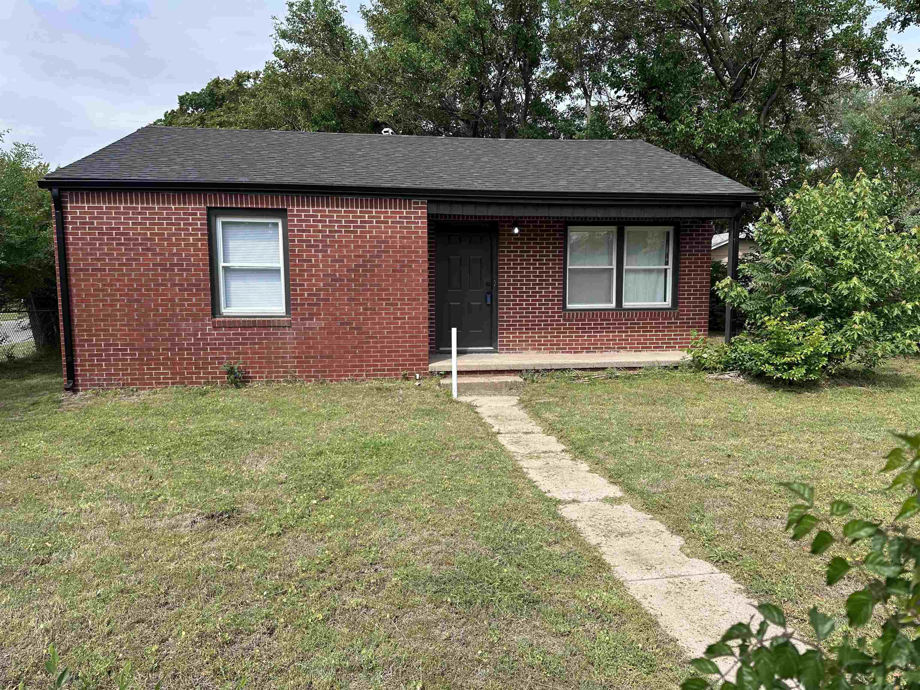 4575 S Walnut Ave Property Photo 1