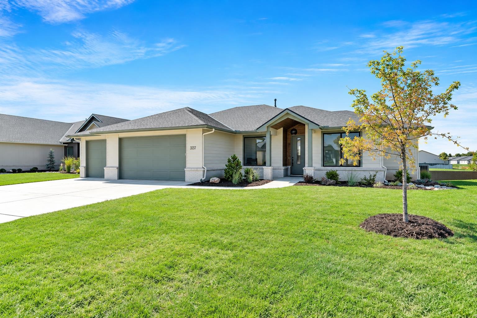 3137 Pine Grove Cir Property Photo 1