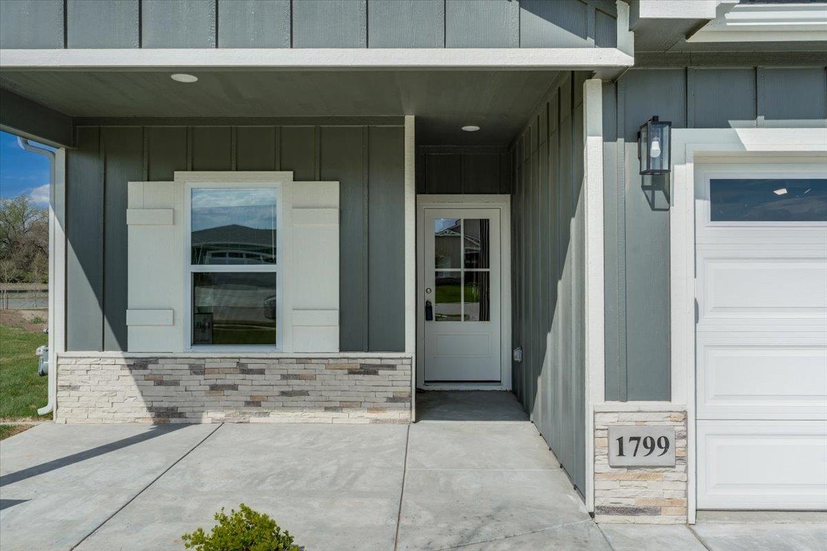 1799 W Redbud Lane Property Photo 2