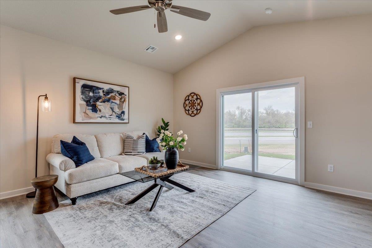 1799 W Redbud Lane Property Photo 3