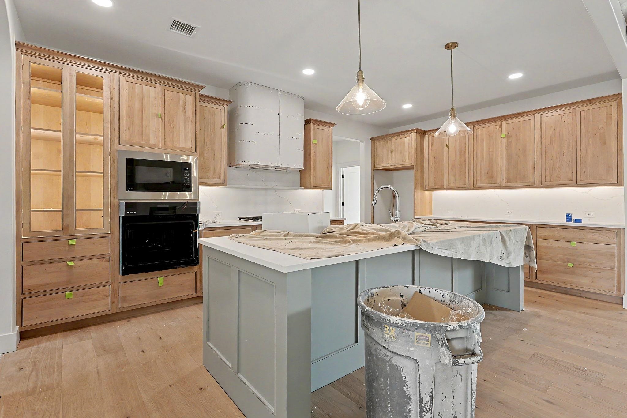 9040 N Isabelle St Property Photo 12