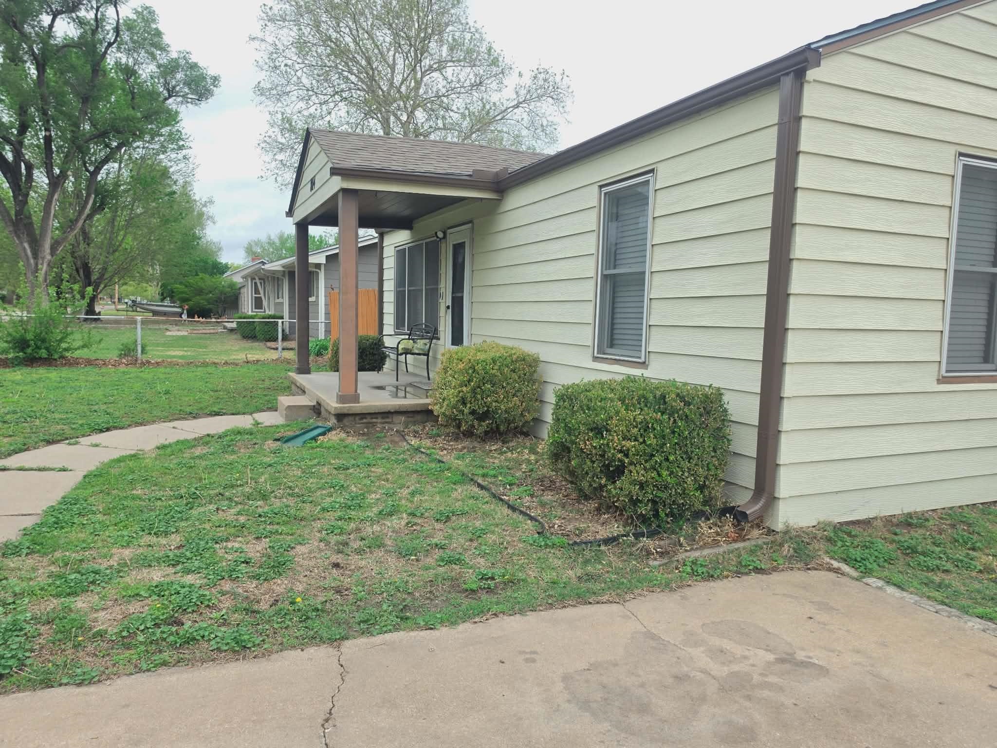 814 N Clara St Property Photo 4