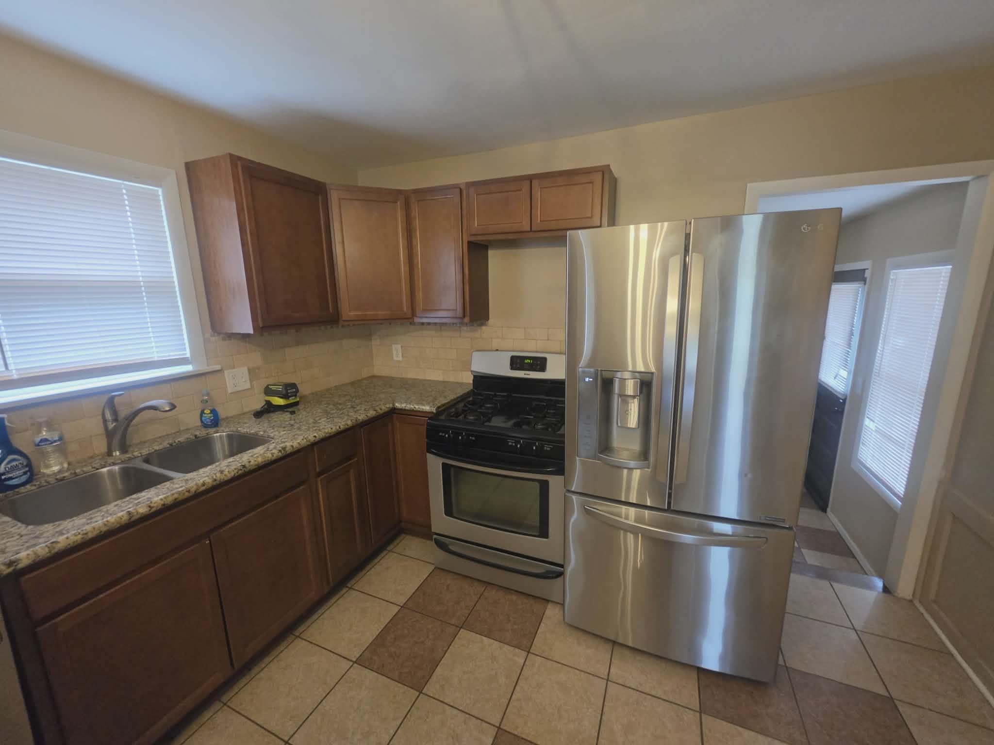 814 N Clara St Property Photo 16