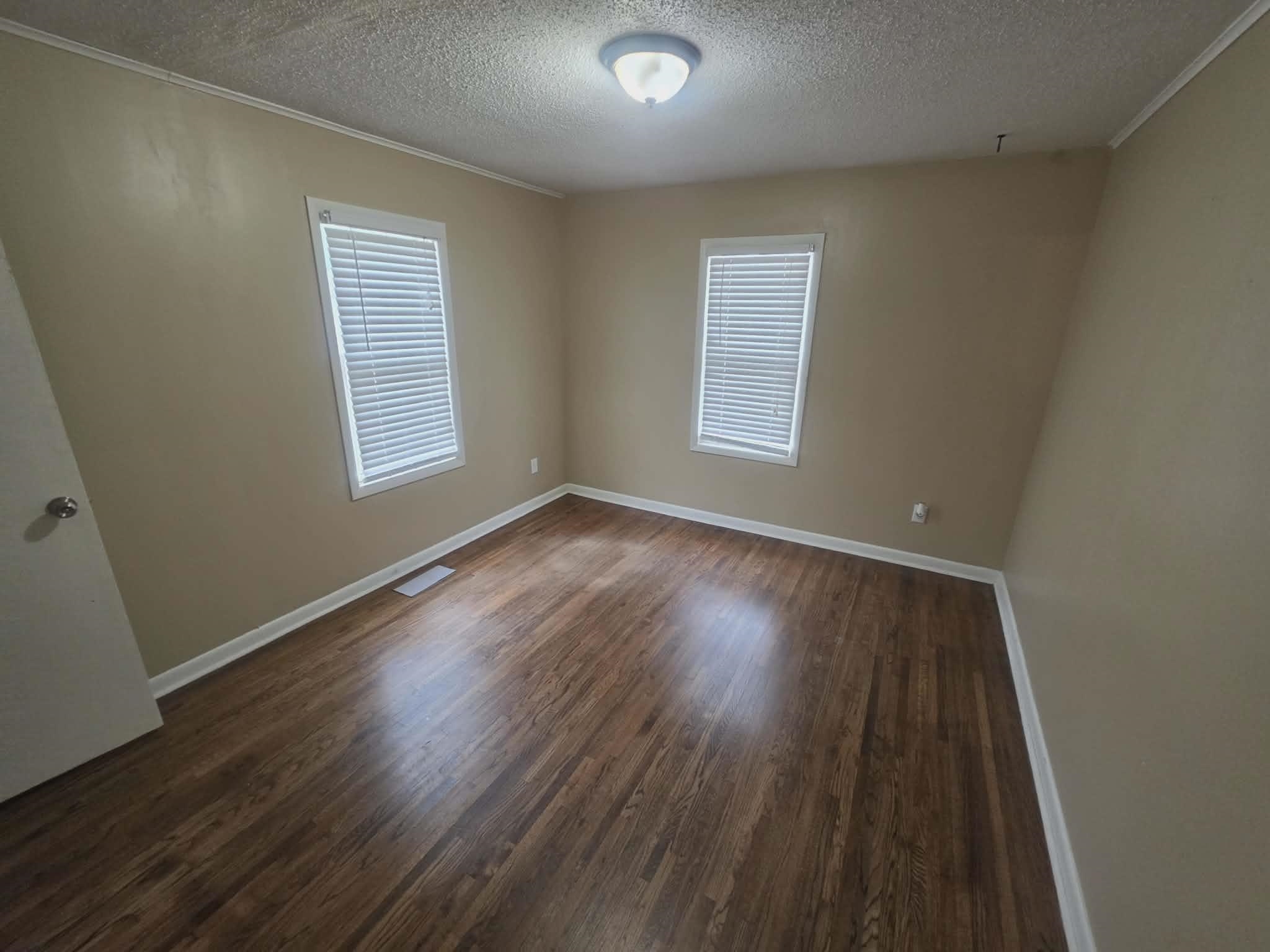 814 N Clara St Property Photo 20