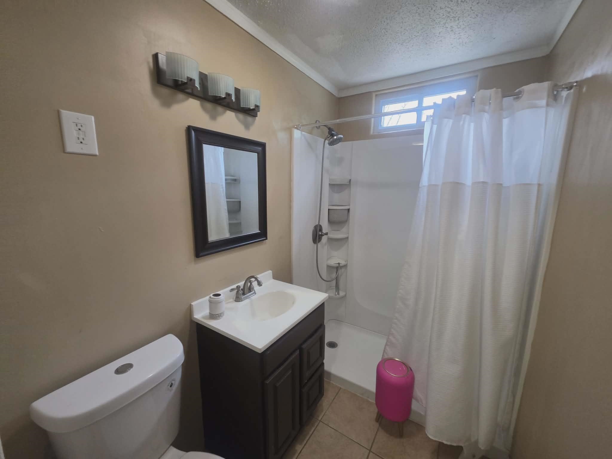 814 N Clara St Property Photo 24