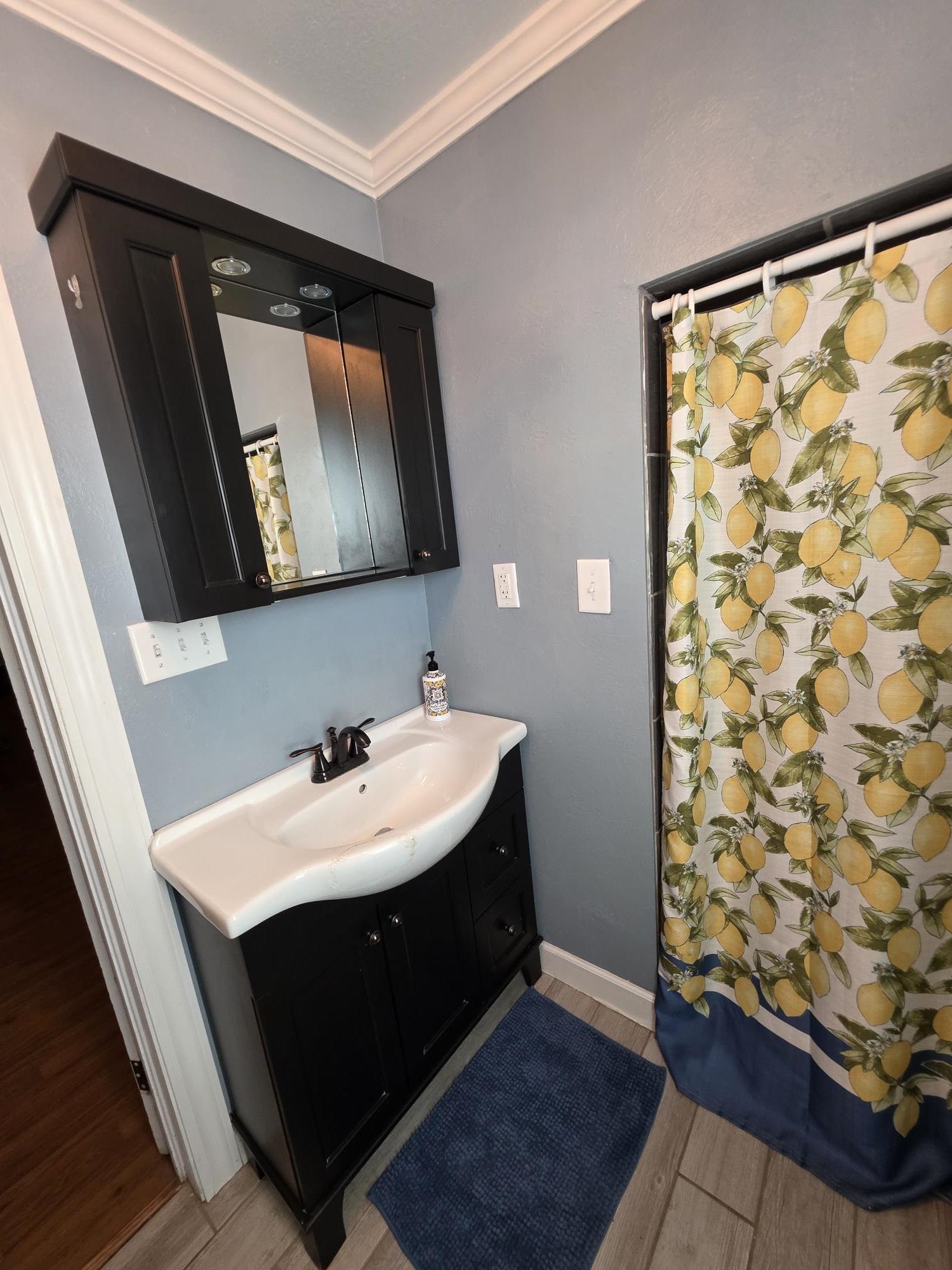 821 E 14th Property Photo 18
