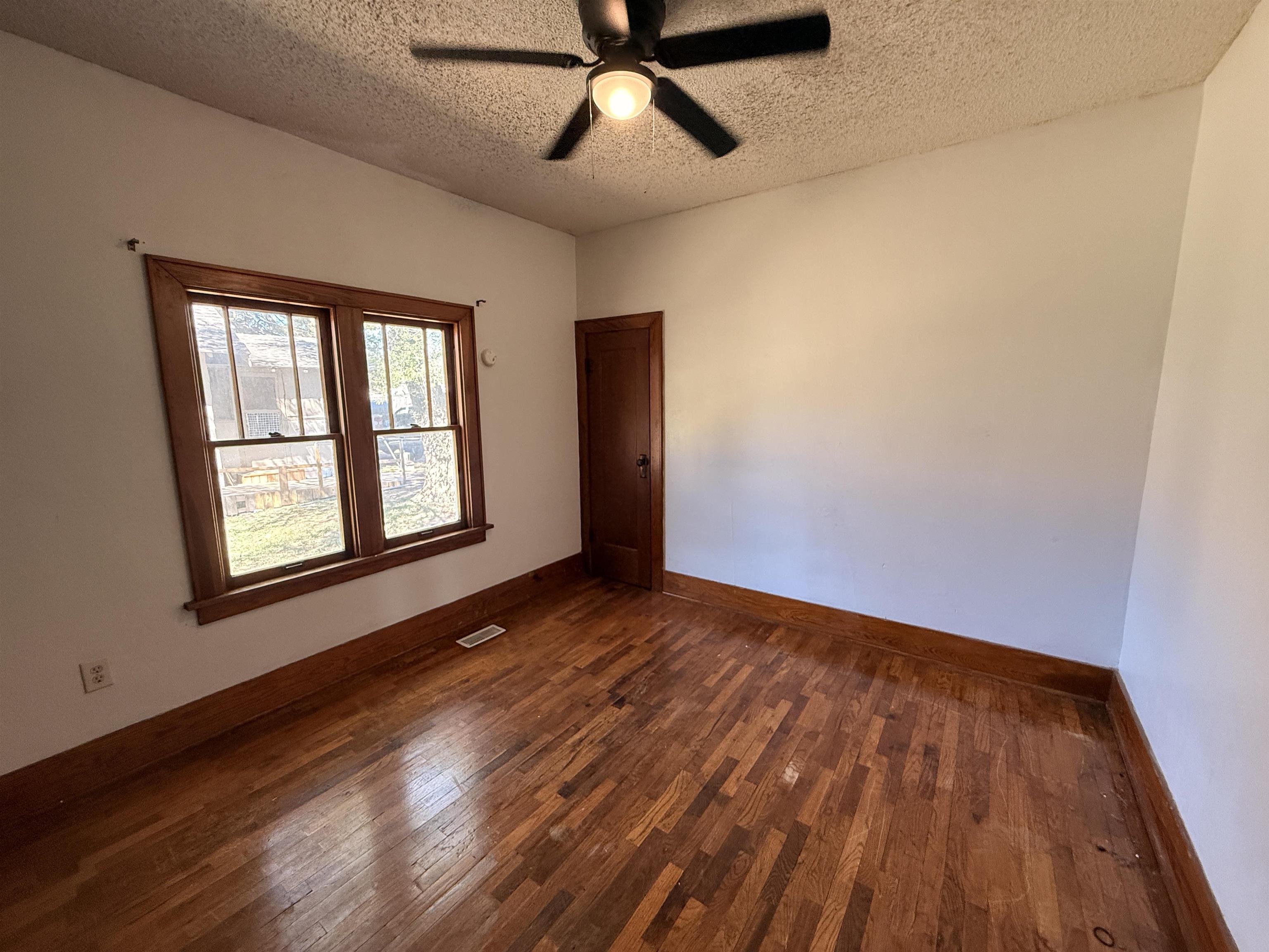 617 N Bluff Ave Property Photo 9