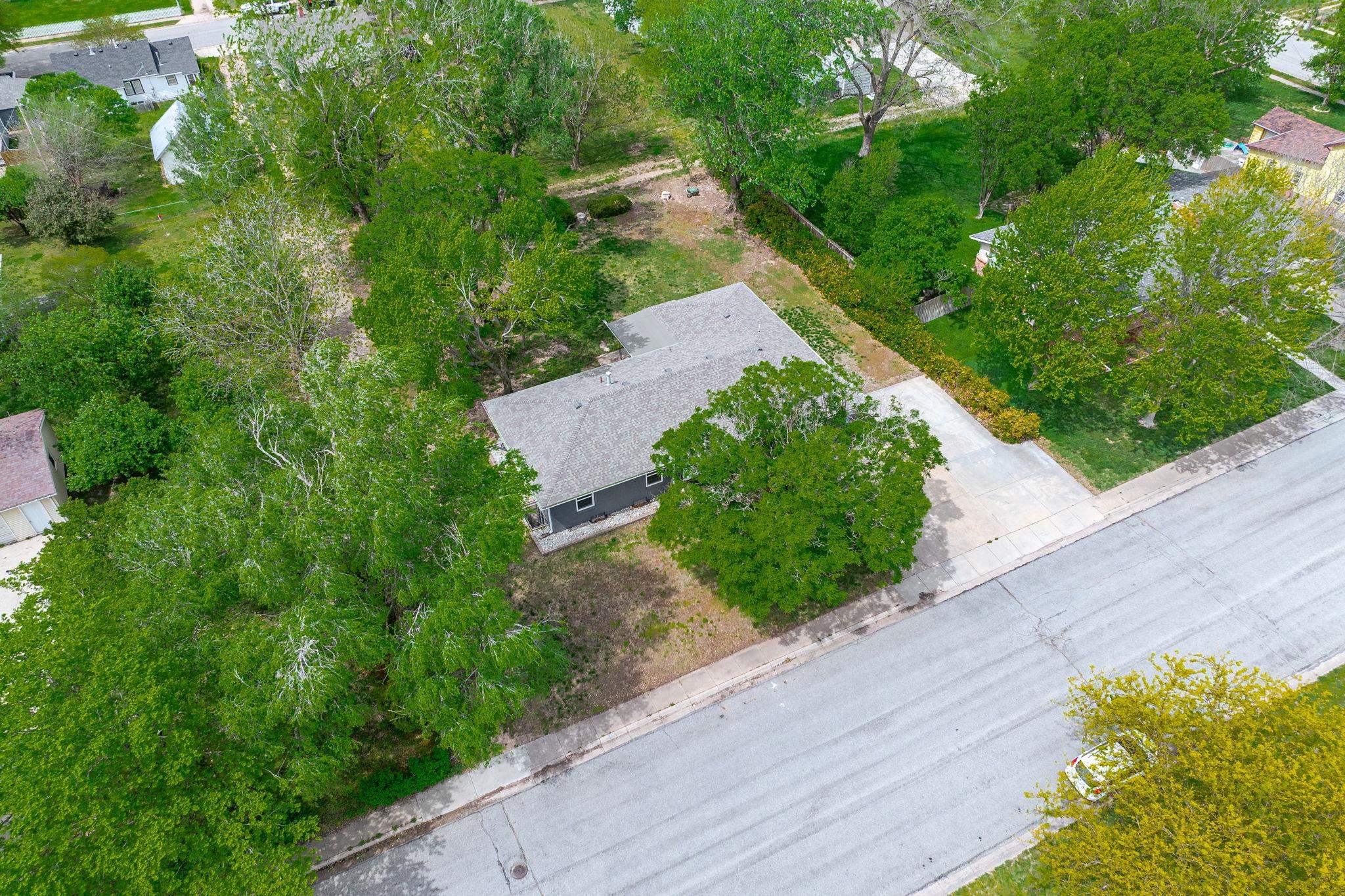335 N Sherman St Property Photo 6