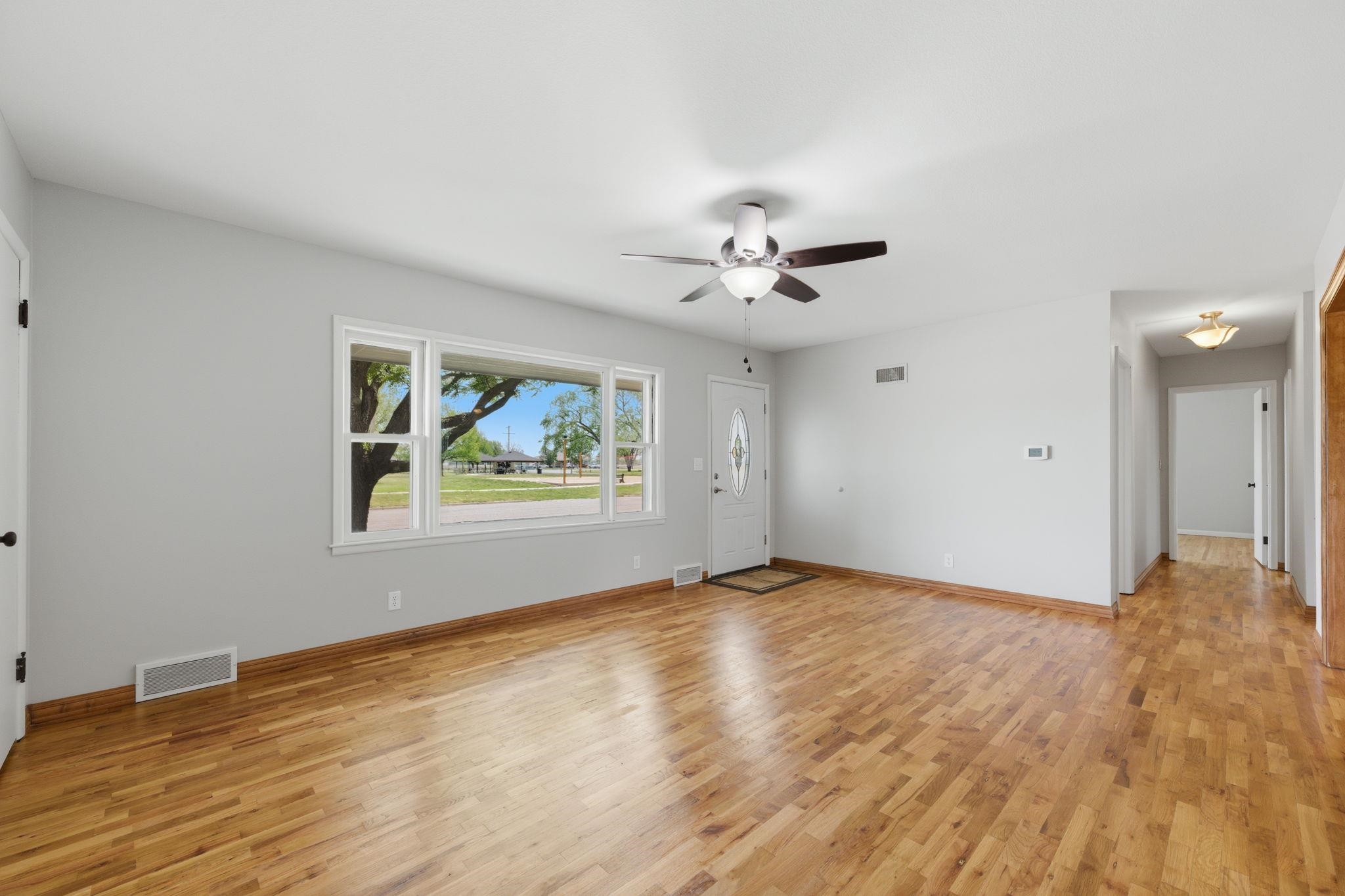 335 N Sherman St Property Photo 10
