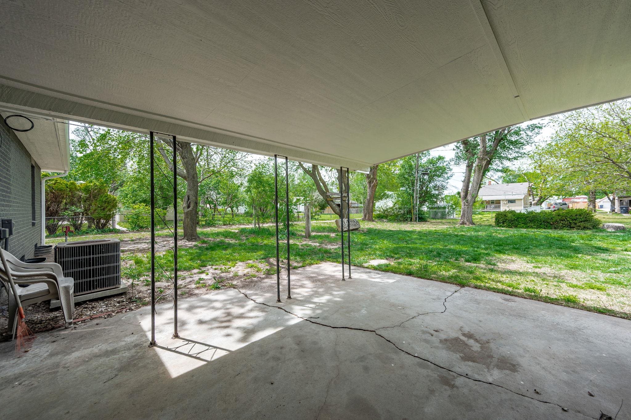 335 N Sherman St Property Photo 35