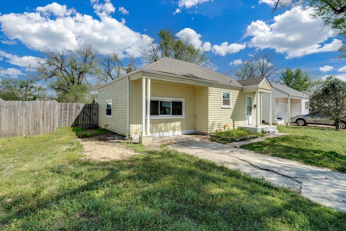 1126 S Lulu Ave Property Photo 3