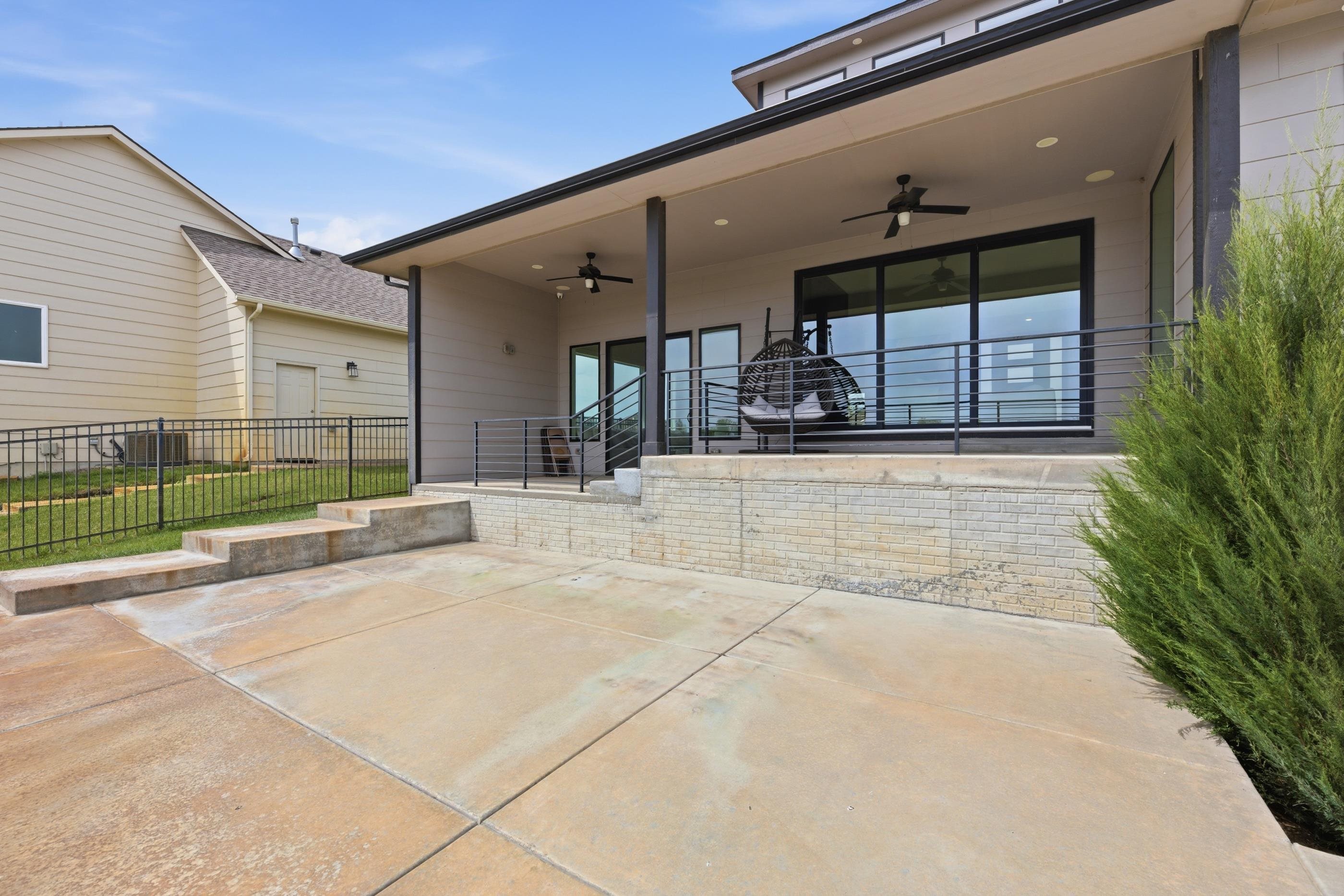 5913 W Driftwood St Property Photo 6