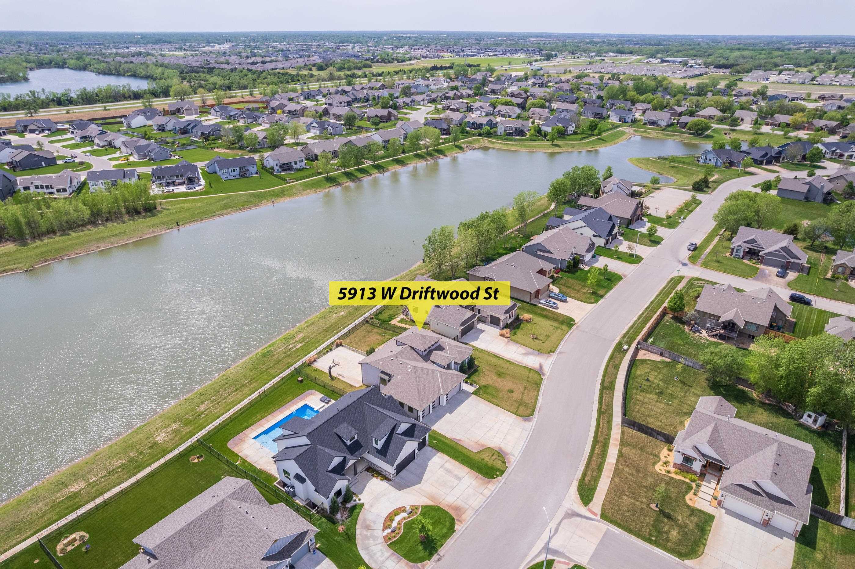 5913 W Driftwood St Property Photo 7