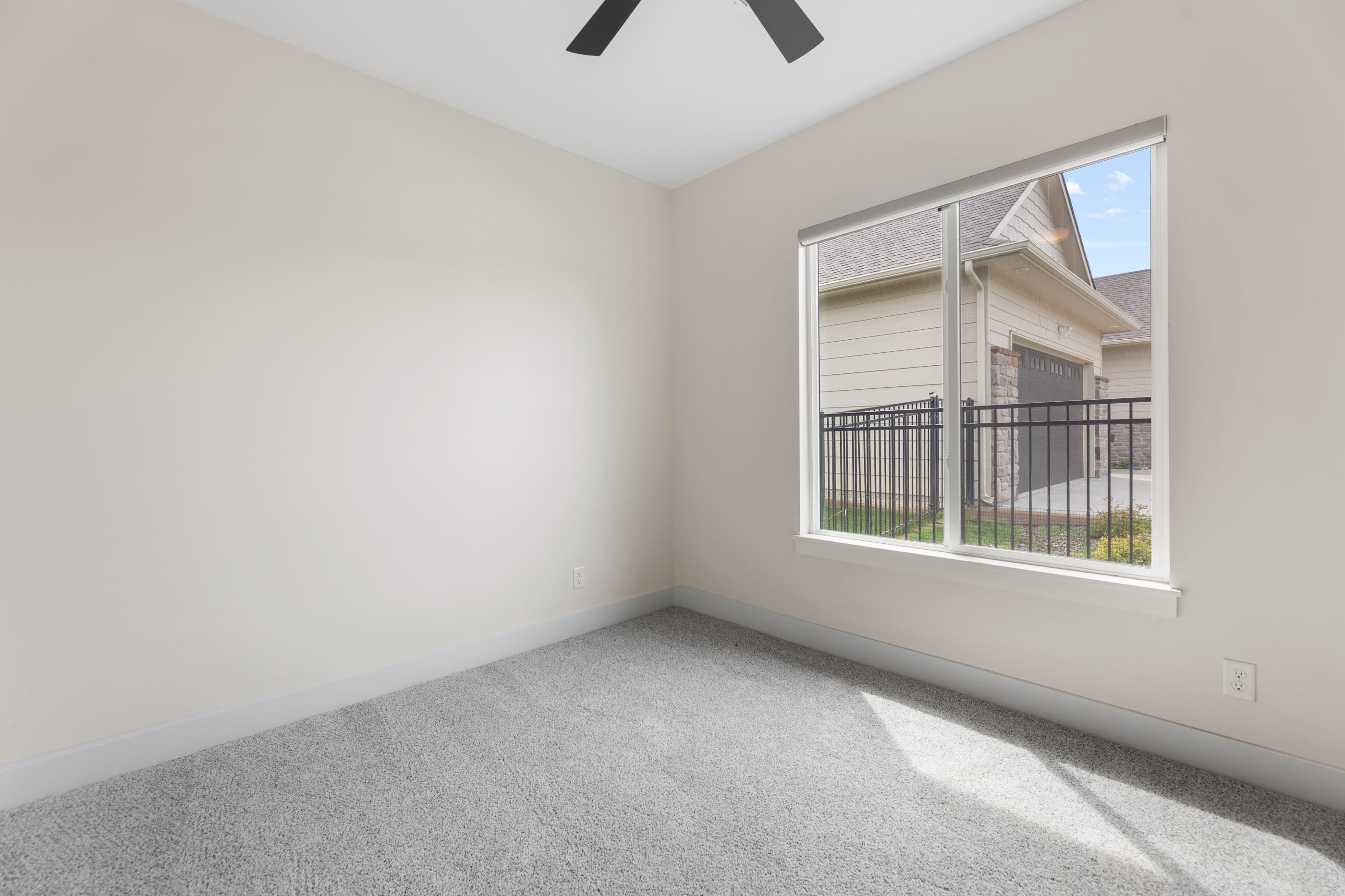 5913 W Driftwood St Property Photo 27
