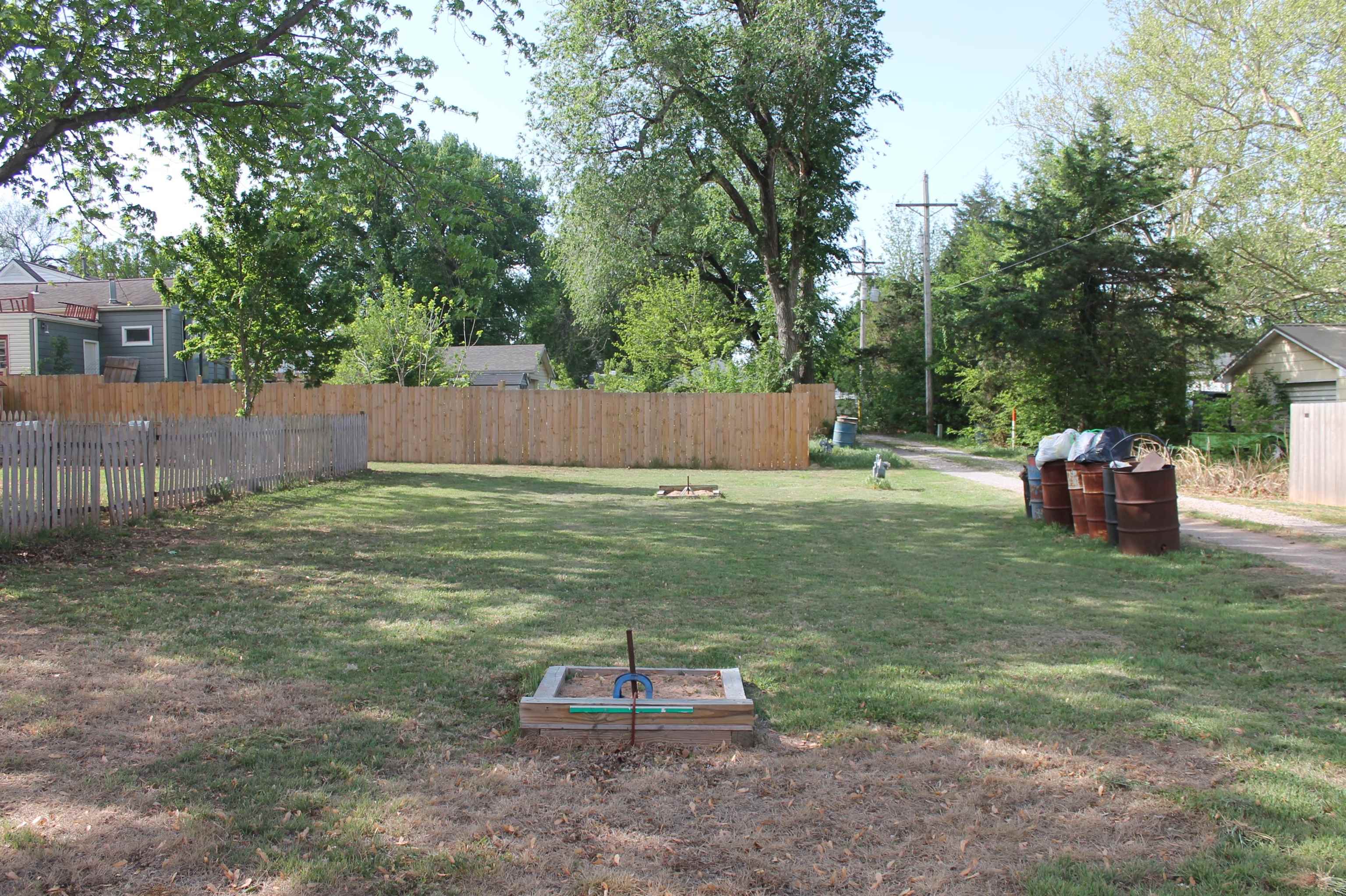 828 N Anthony Ave Property Photo 4