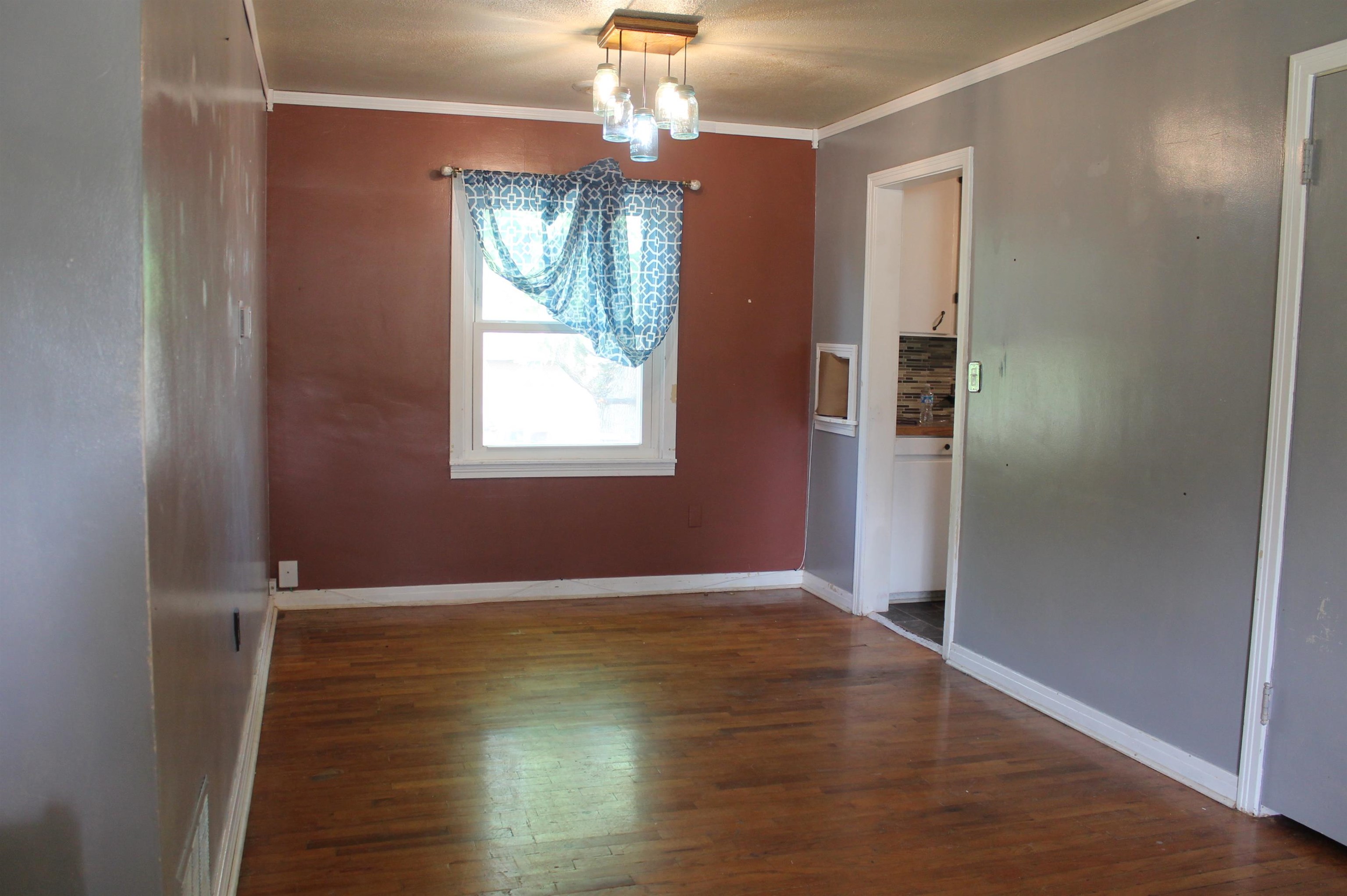 828 N Anthony Ave Property Photo 7