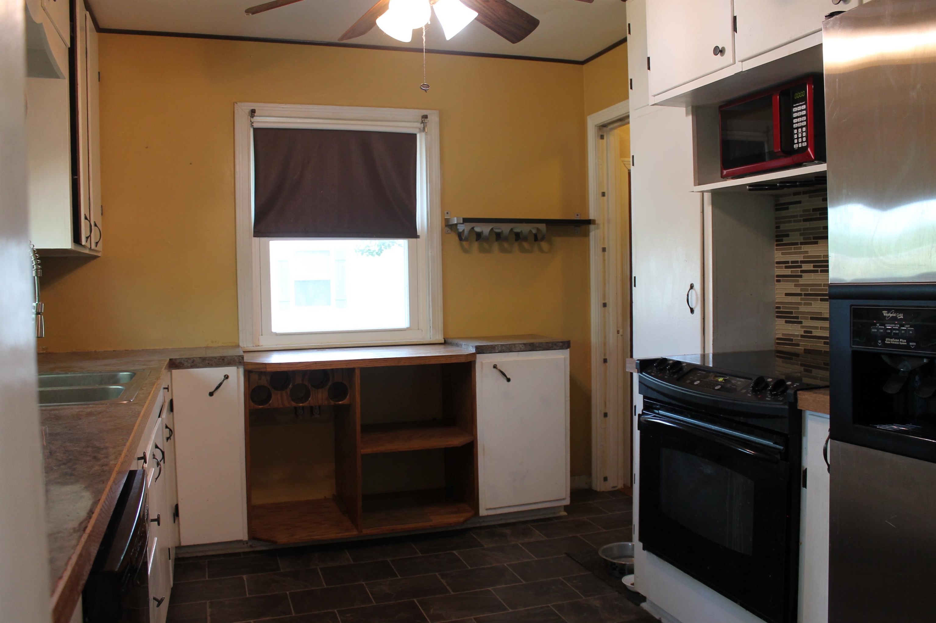 828 N Anthony Ave Property Photo 8