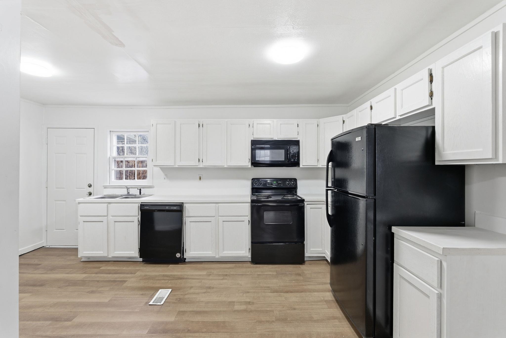 703 S Hydraulic Property Photo 4