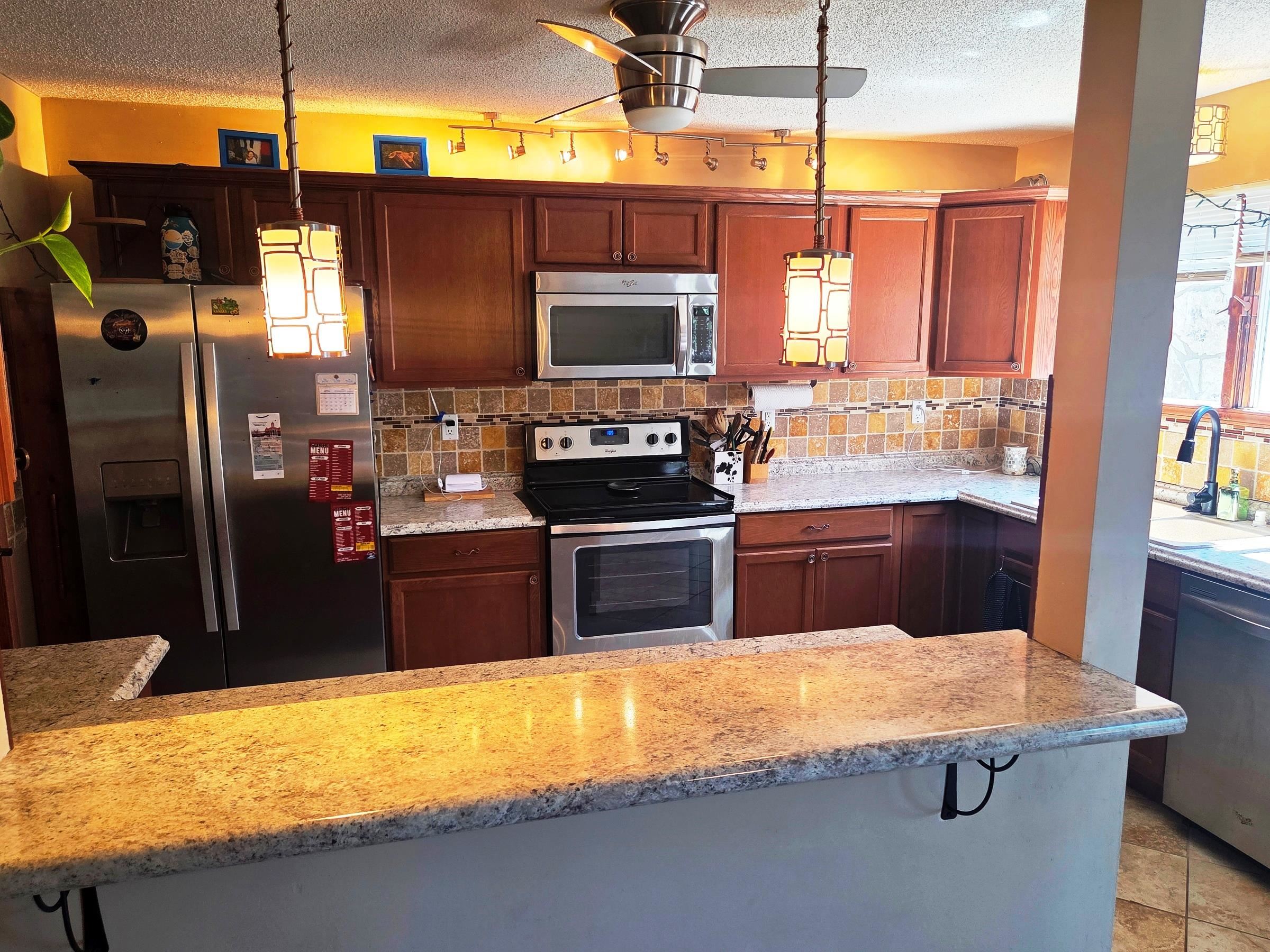 1120 Helen Property Photo 3