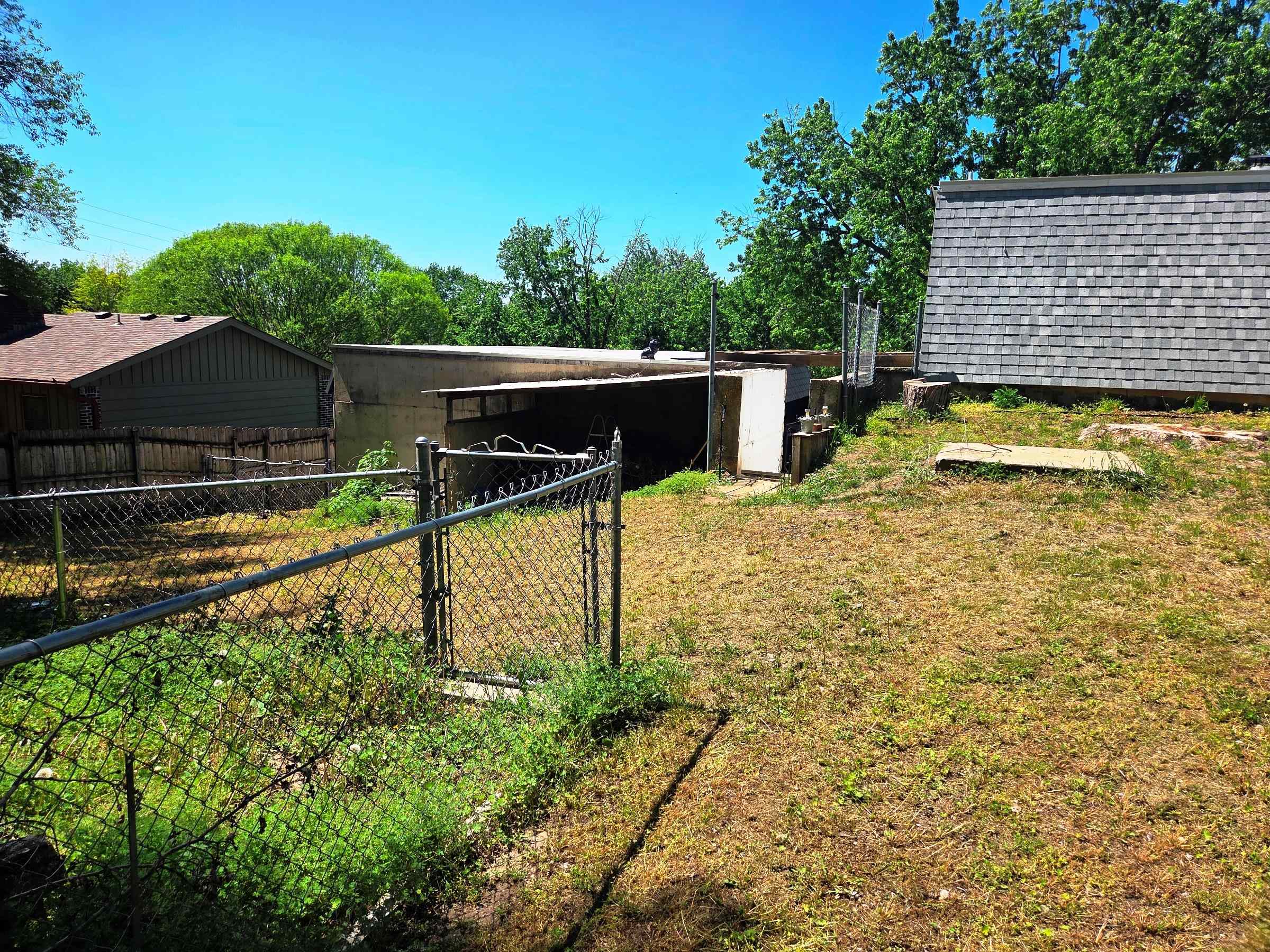 1120 Helen Property Photo 31