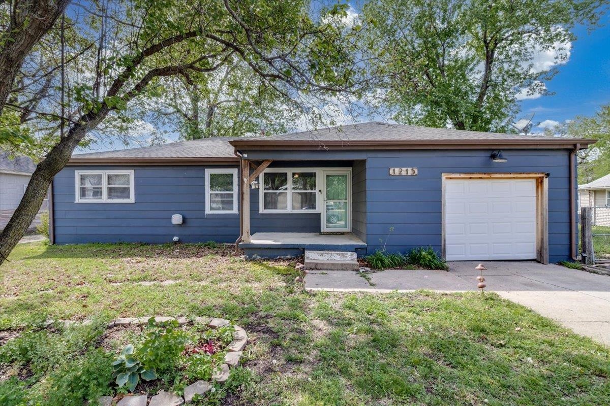 1215 N Logan St Property Photo 1