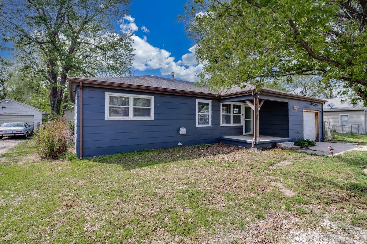 1215 N Logan St Property Photo 2