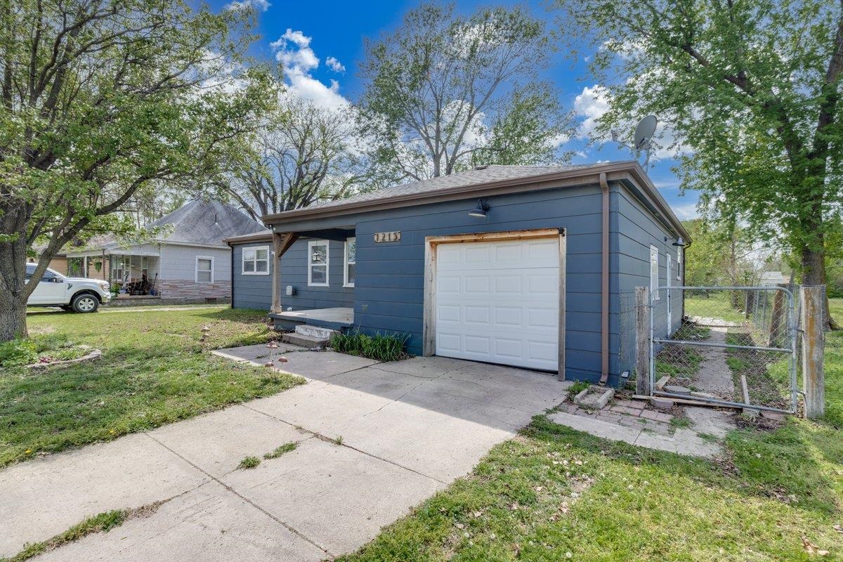 1215 N Logan St Property Photo 3