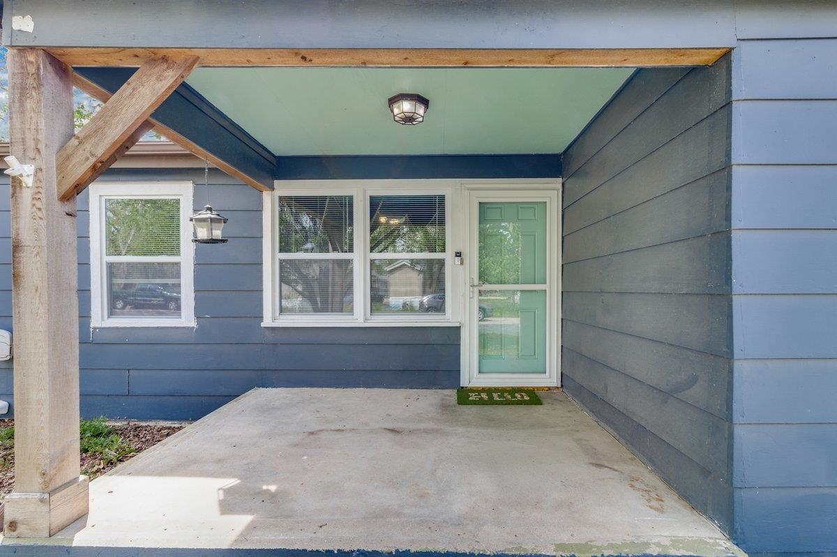 1215 N Logan St Property Photo 4