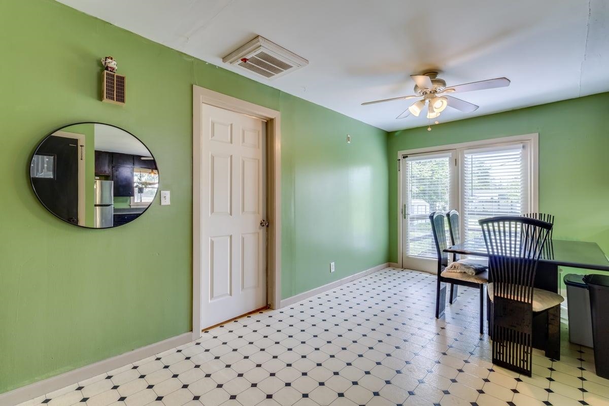 1215 N Logan St Property Photo 12