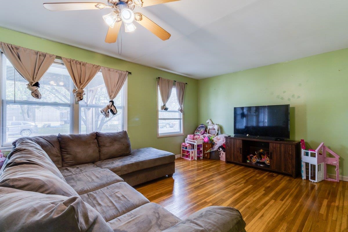 1215 N Logan St Property Photo 13