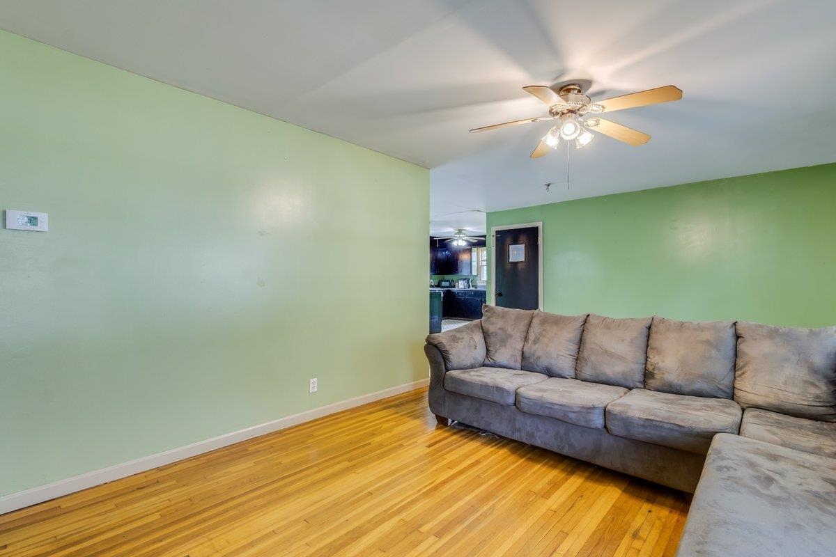 1215 N Logan St Property Photo 15