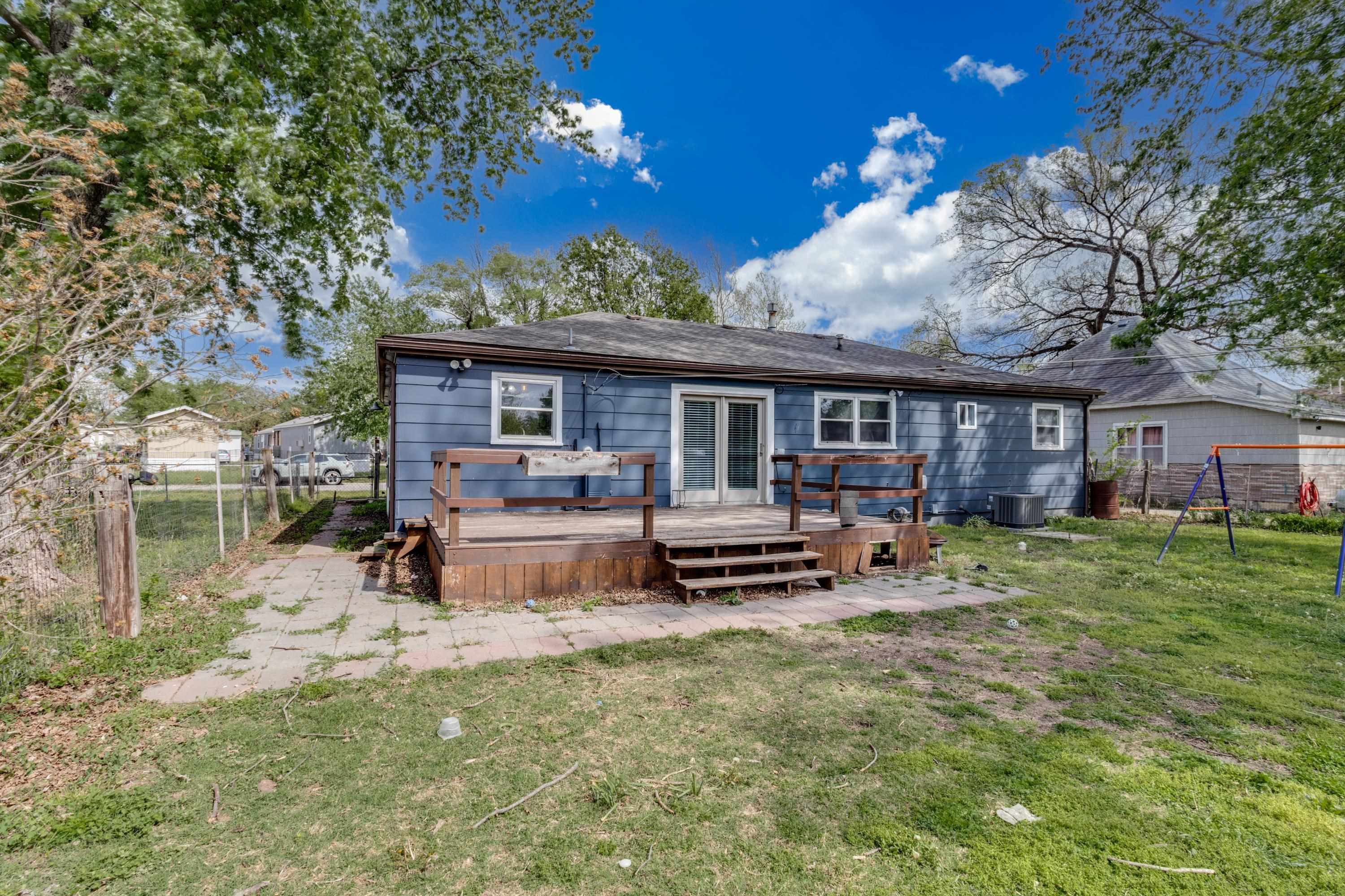 1215 N Logan St Property Photo 25