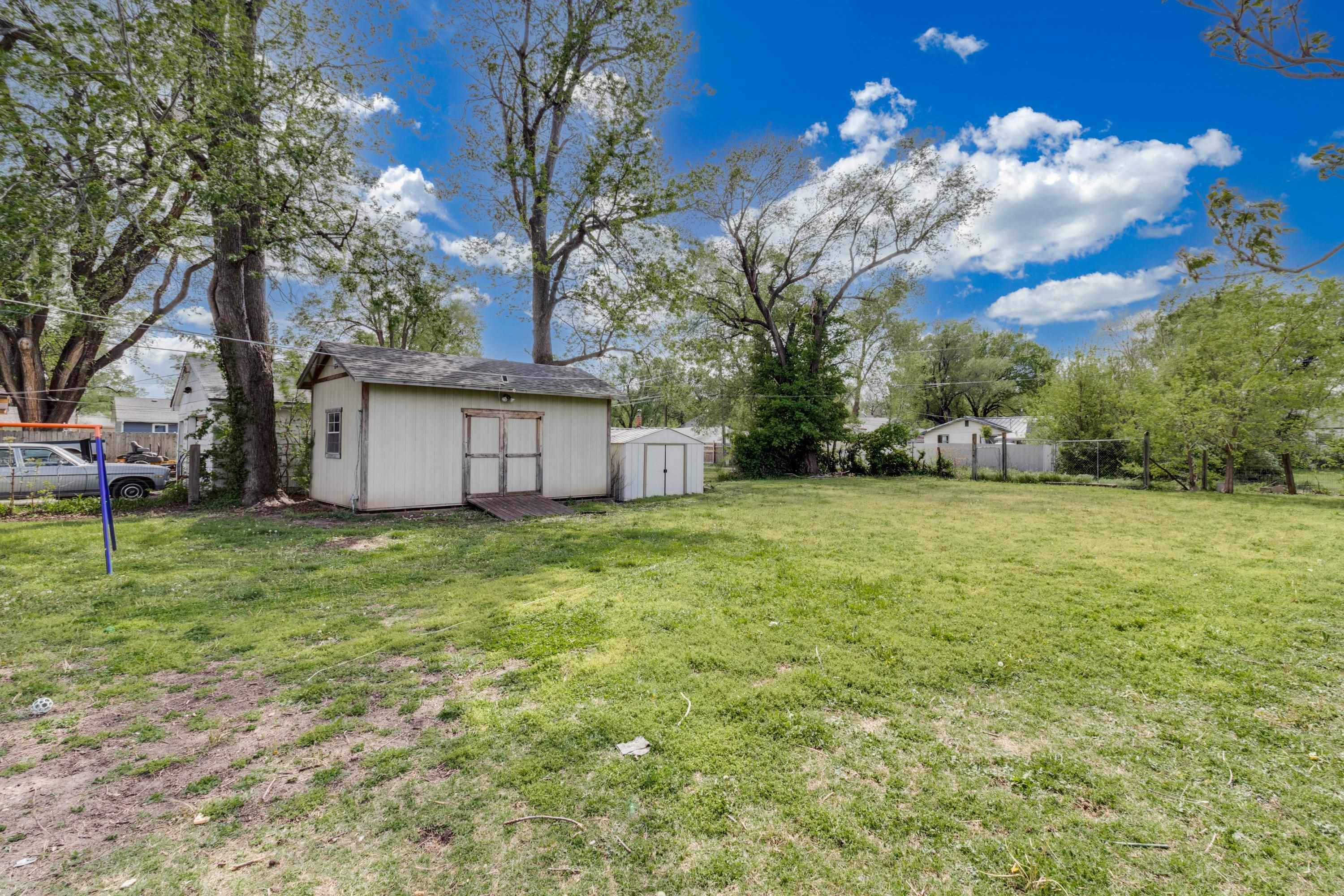 1215 N Logan St Property Photo 27