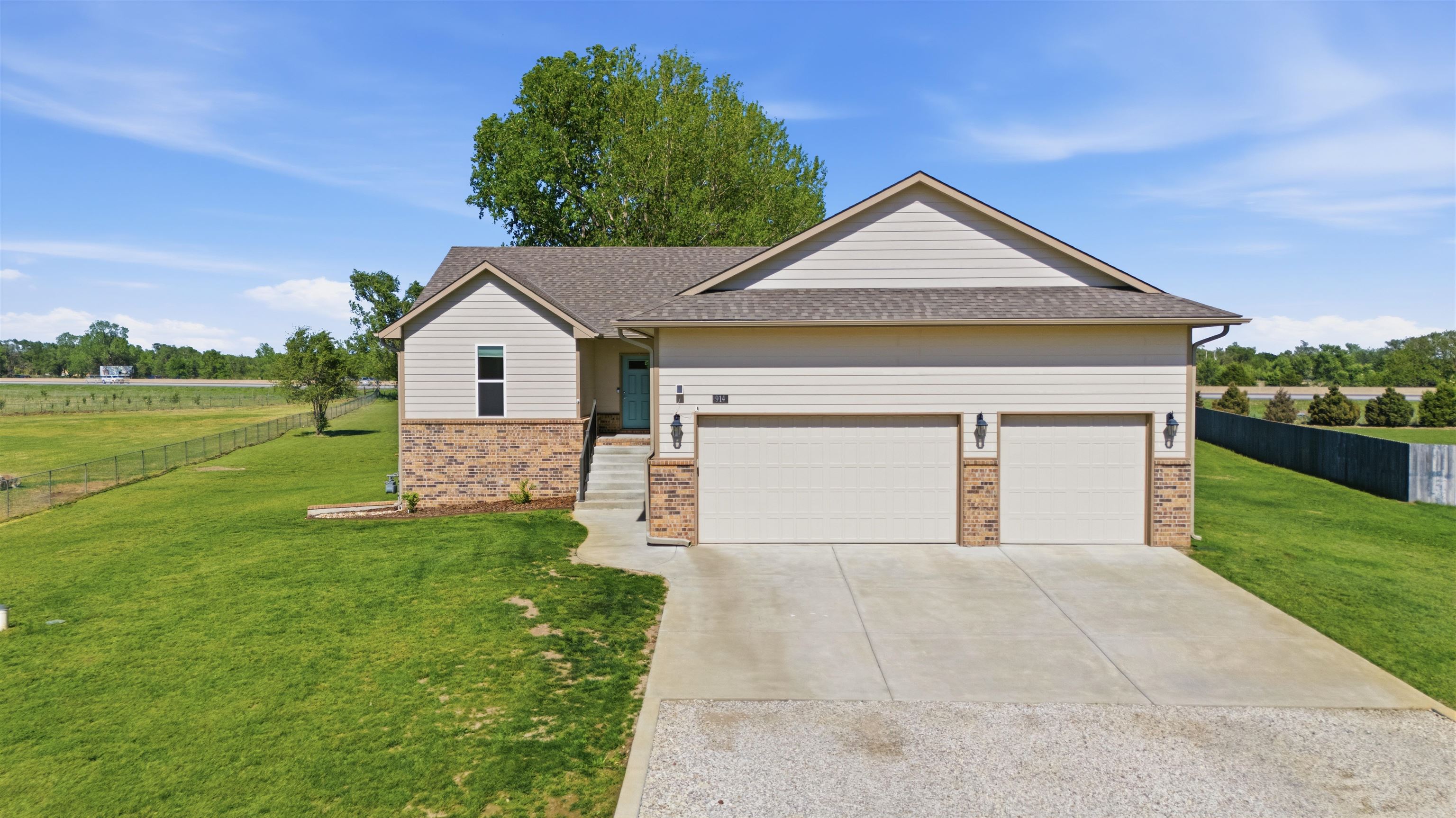 914 Chukker Ln Property Photo 1