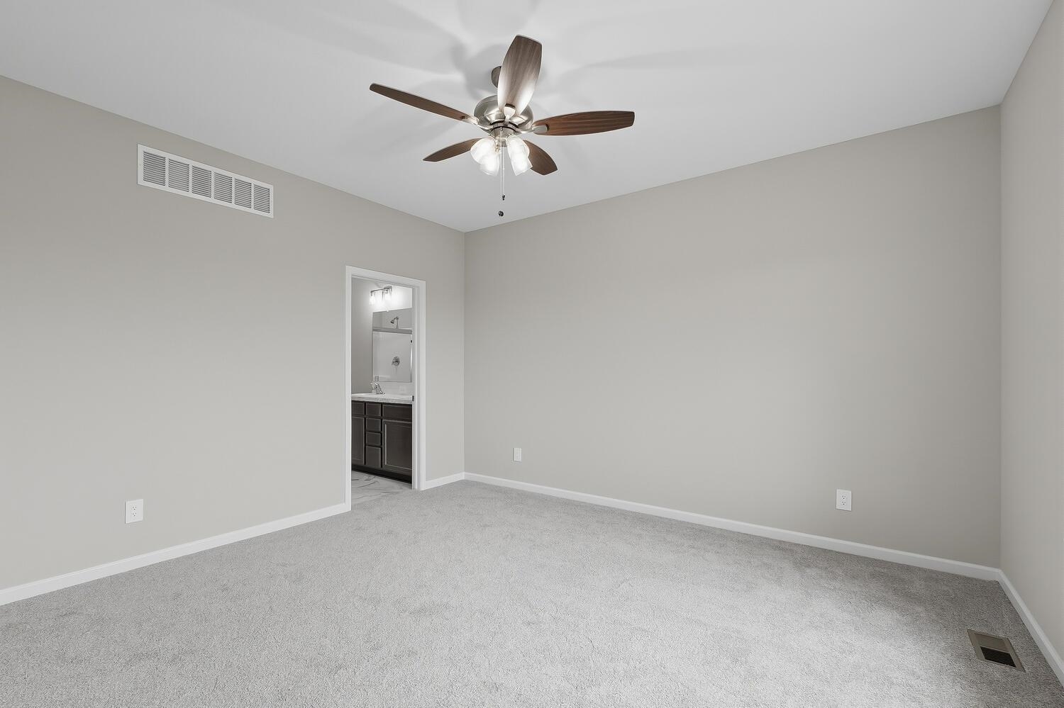 930 N West Ave Property Photo 14