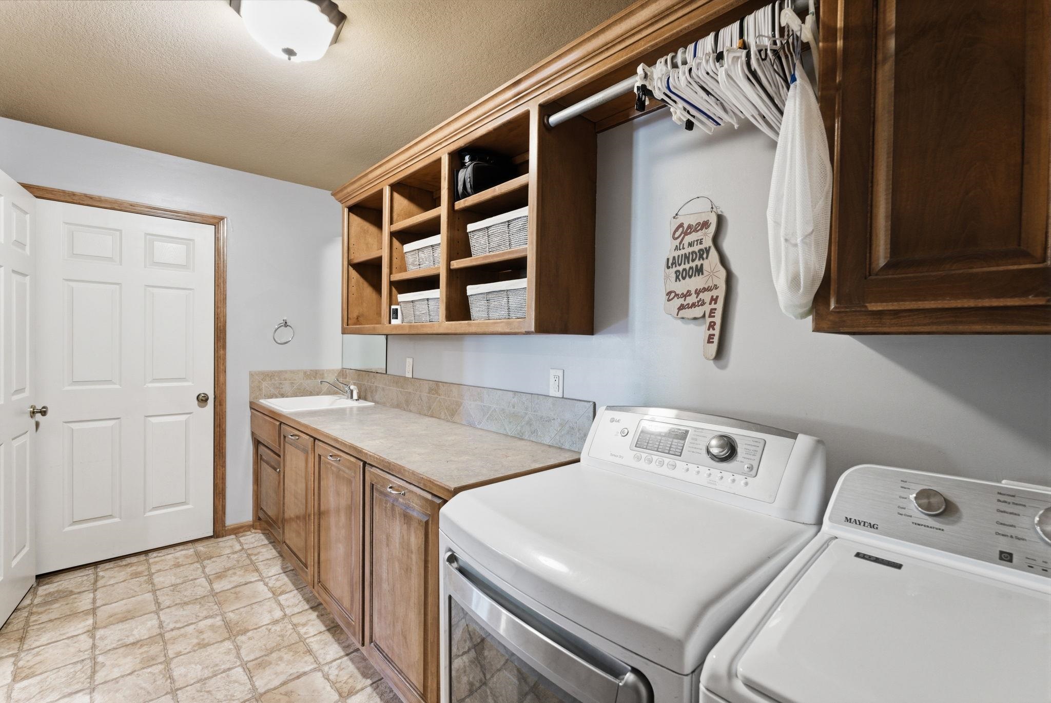 6402 Busy Bee Ct Property Photo 18