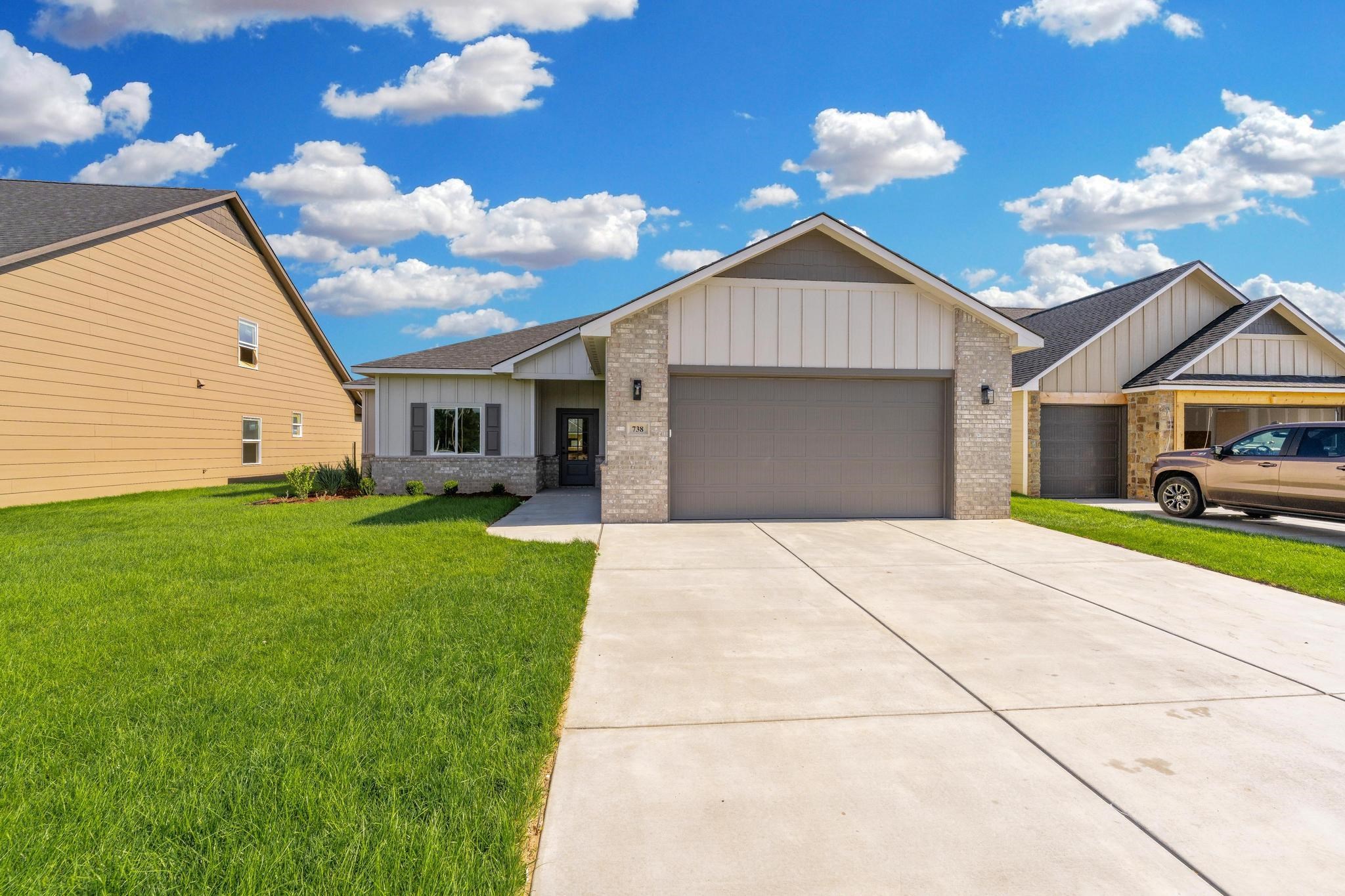 738 N Rainbow Lake Ct. Property Photo 1